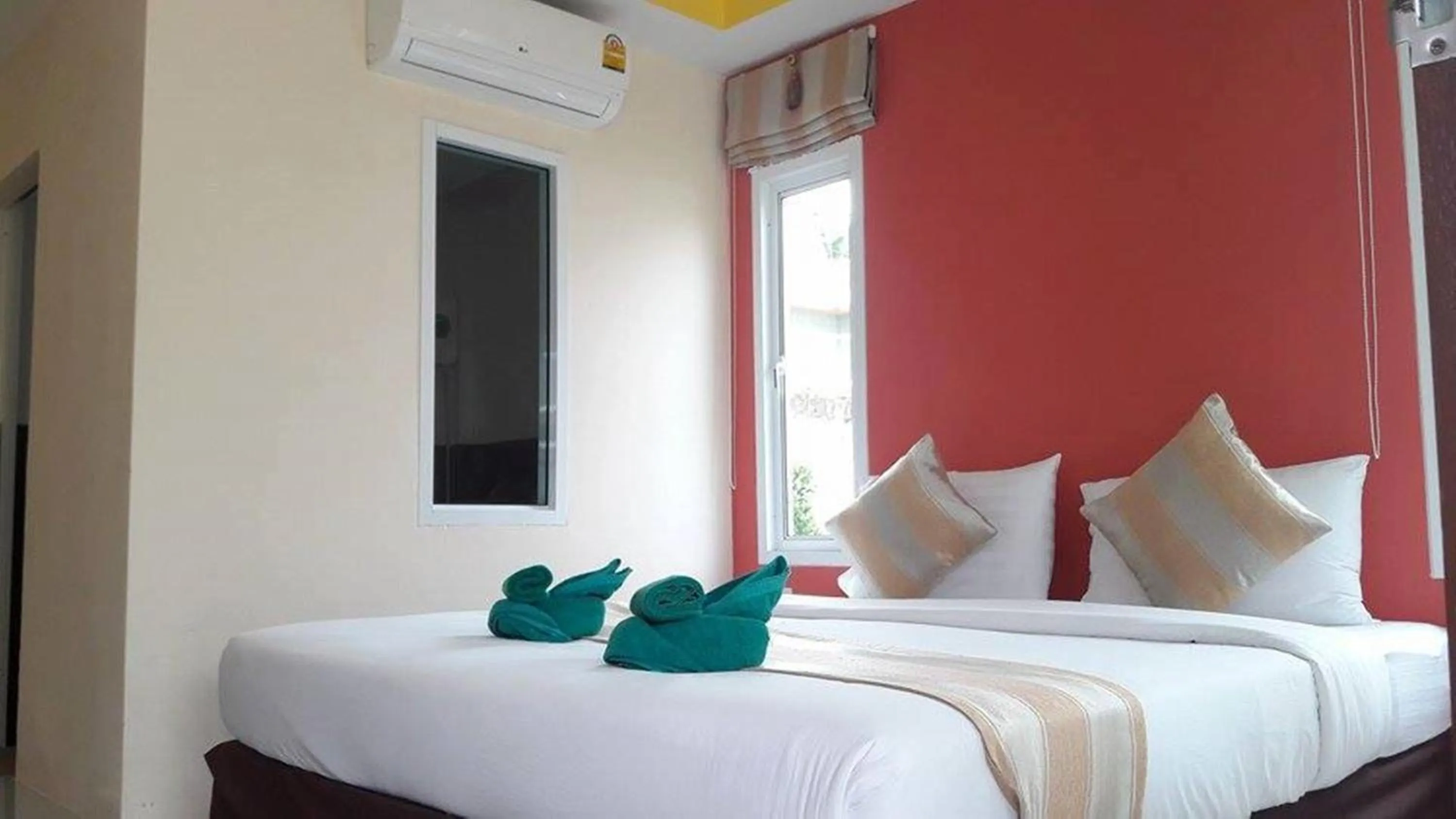 Bed in Popular Lanta Resort