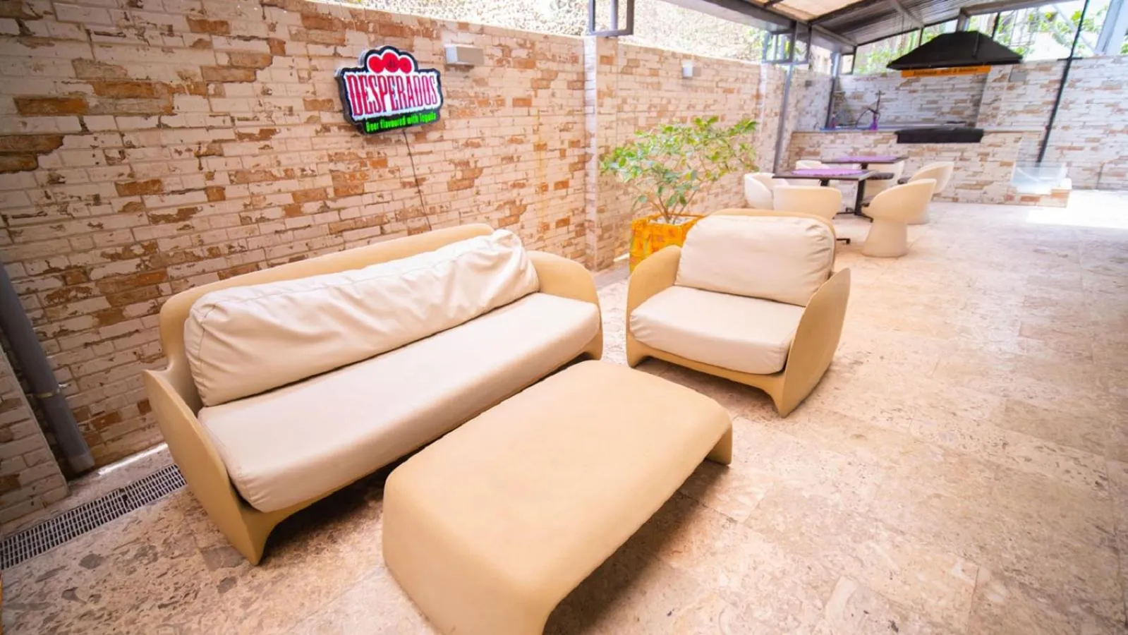 Lounge or bar in SV Chrome