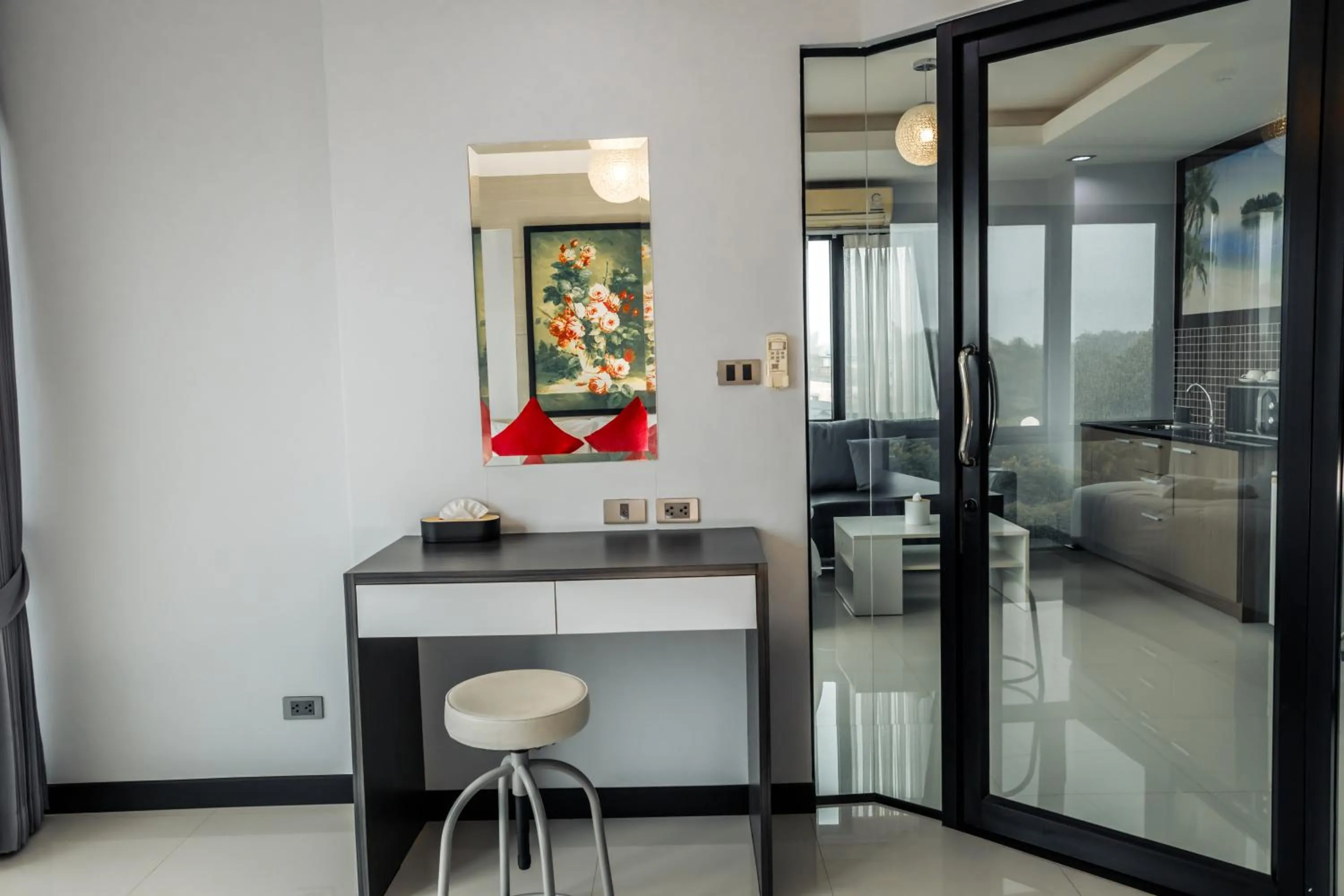 Photo of the whole room in The Lucky Beach Ao Nang