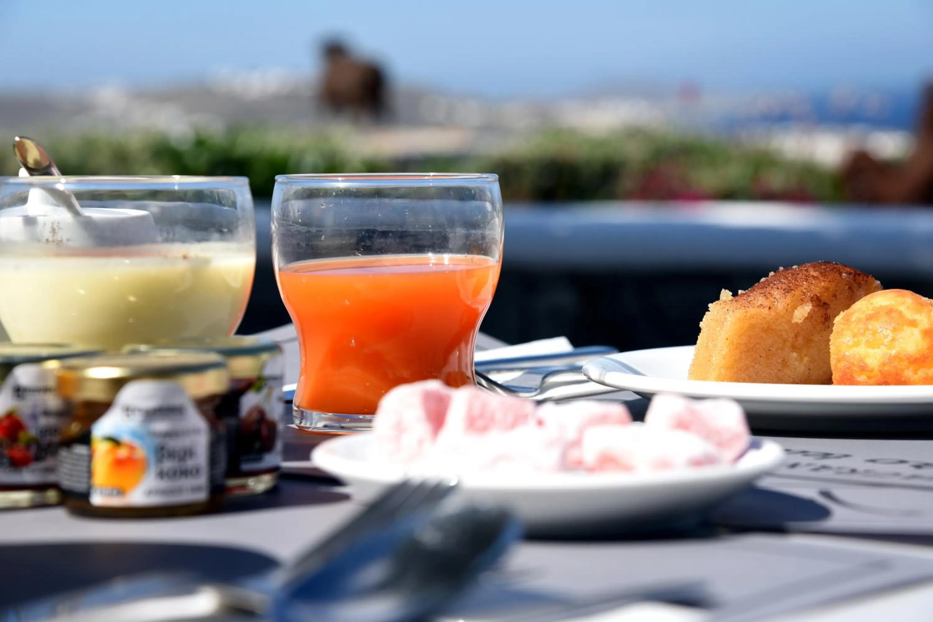 Breakfast in Aletro Cottage Houses