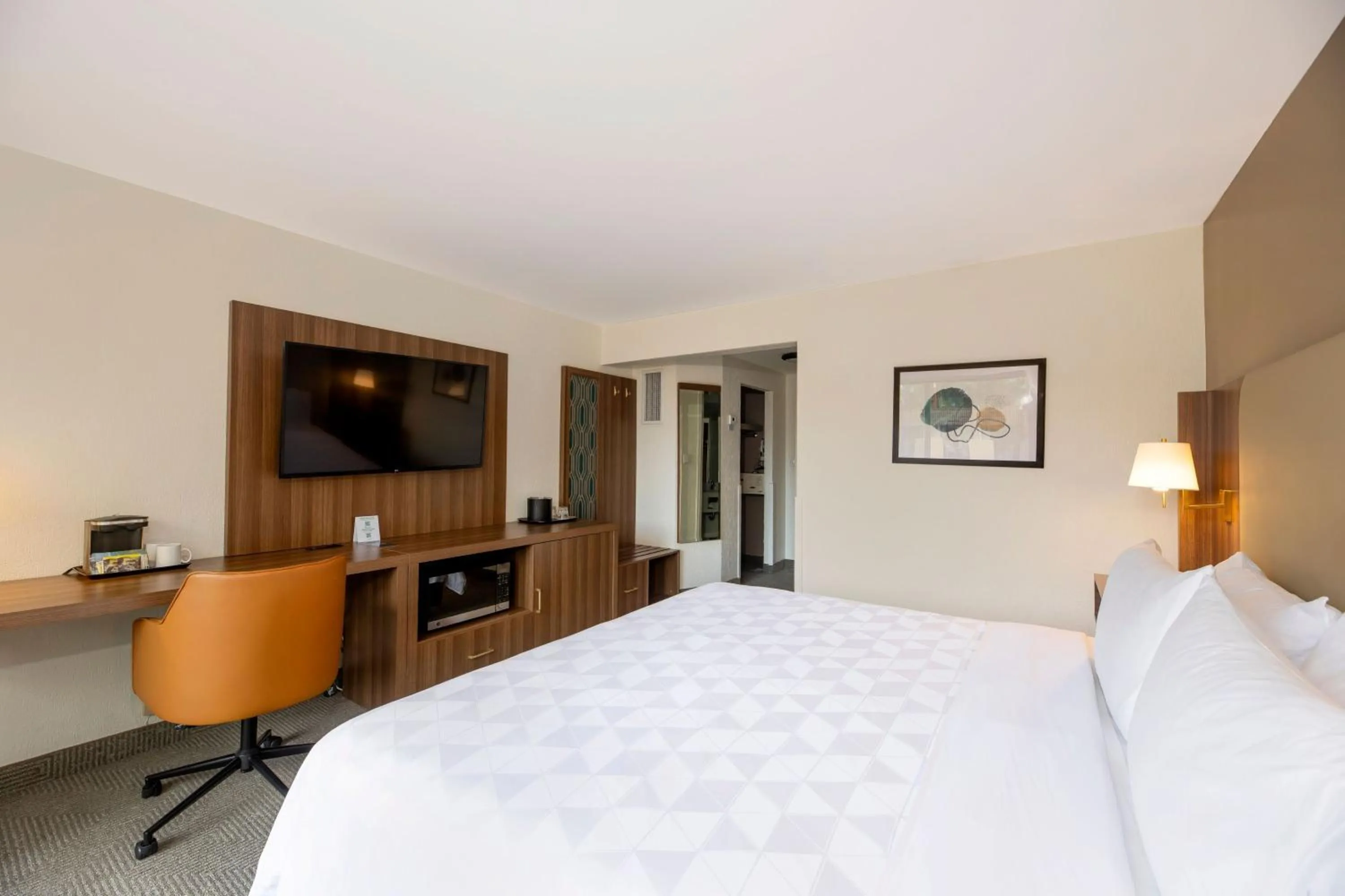 Photo of the whole room, Bed in Holiday Inn San Jose La Sabana by IHG