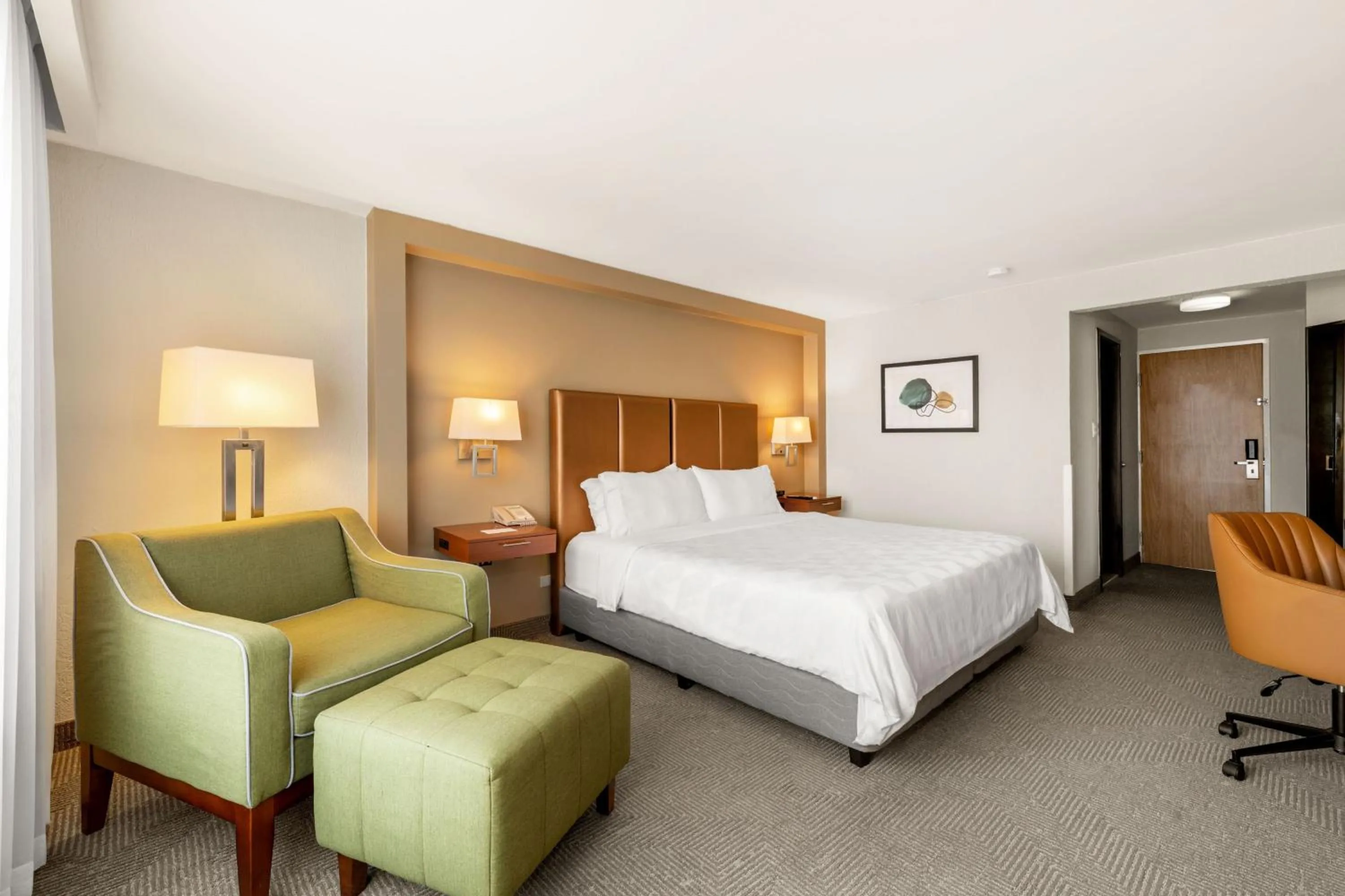 Photo of the whole room, Bed in Holiday Inn San Jose La Sabana by IHG