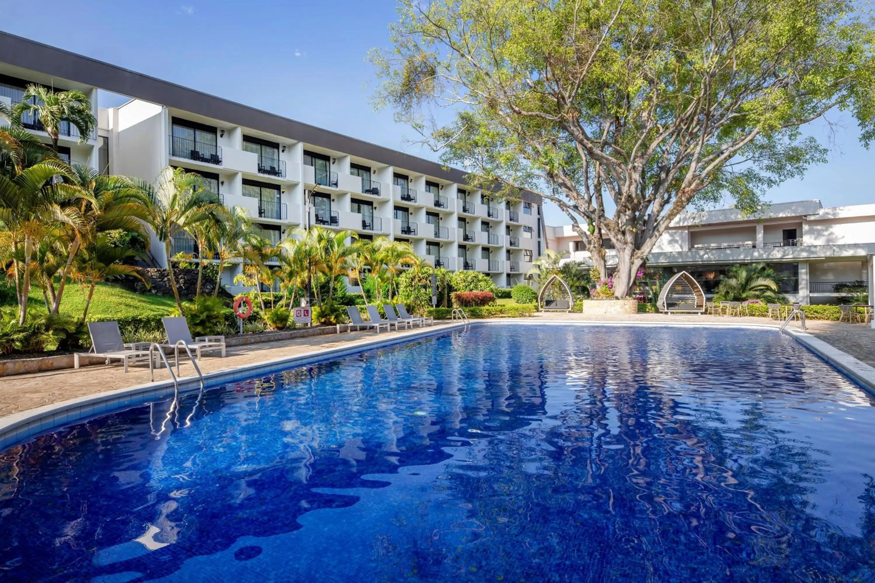 Swimming pool in Holiday Inn San Jose La Sabana by IHG