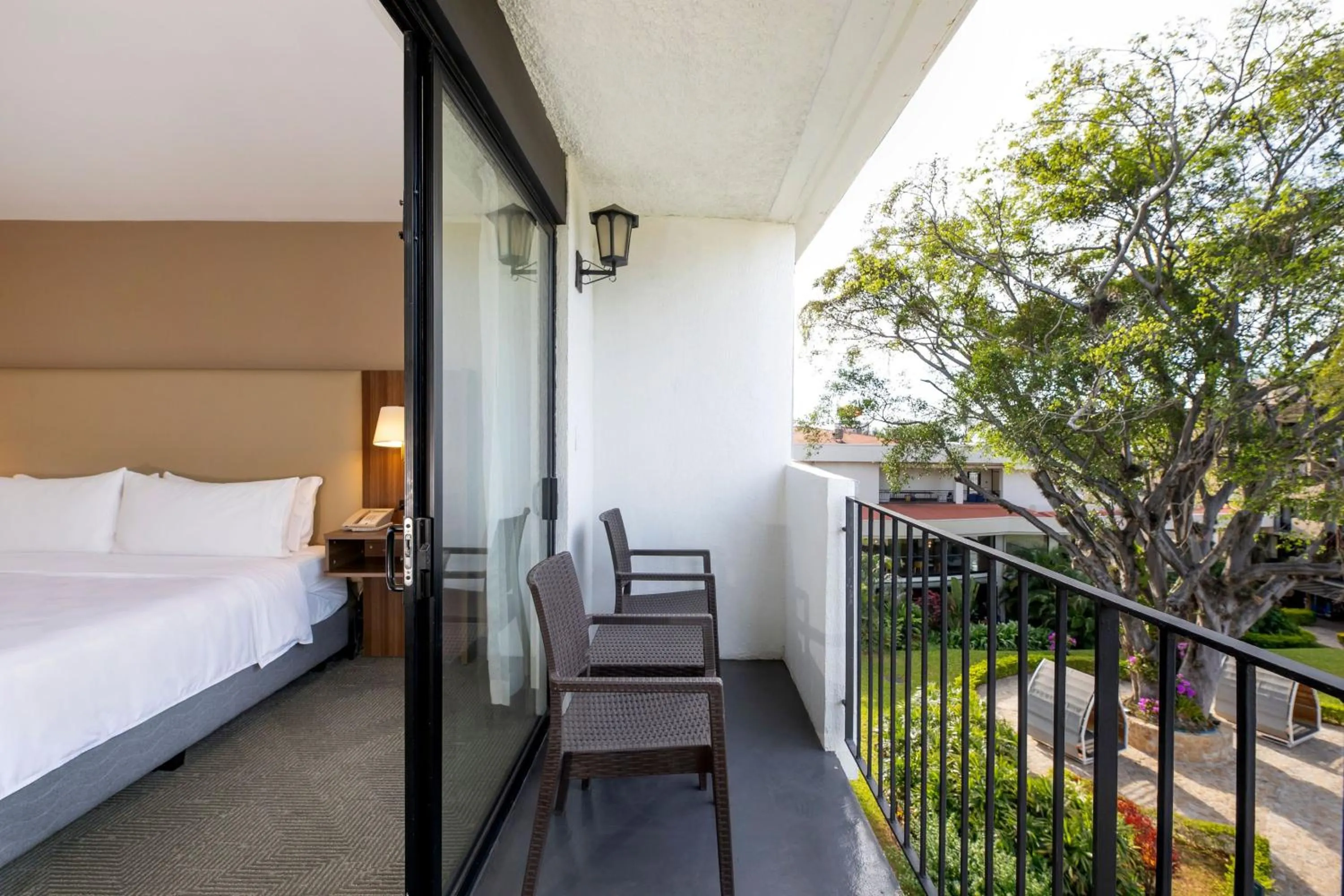 Photo of the whole room, Bed in Holiday Inn San Jose La Sabana by IHG