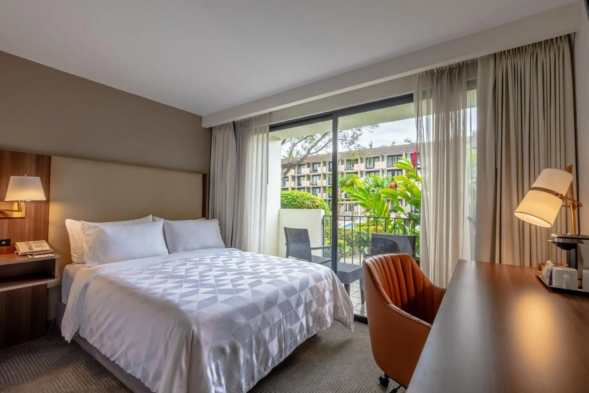 Photo of the whole room, Bed in Holiday Inn San Jose La Sabana by IHG