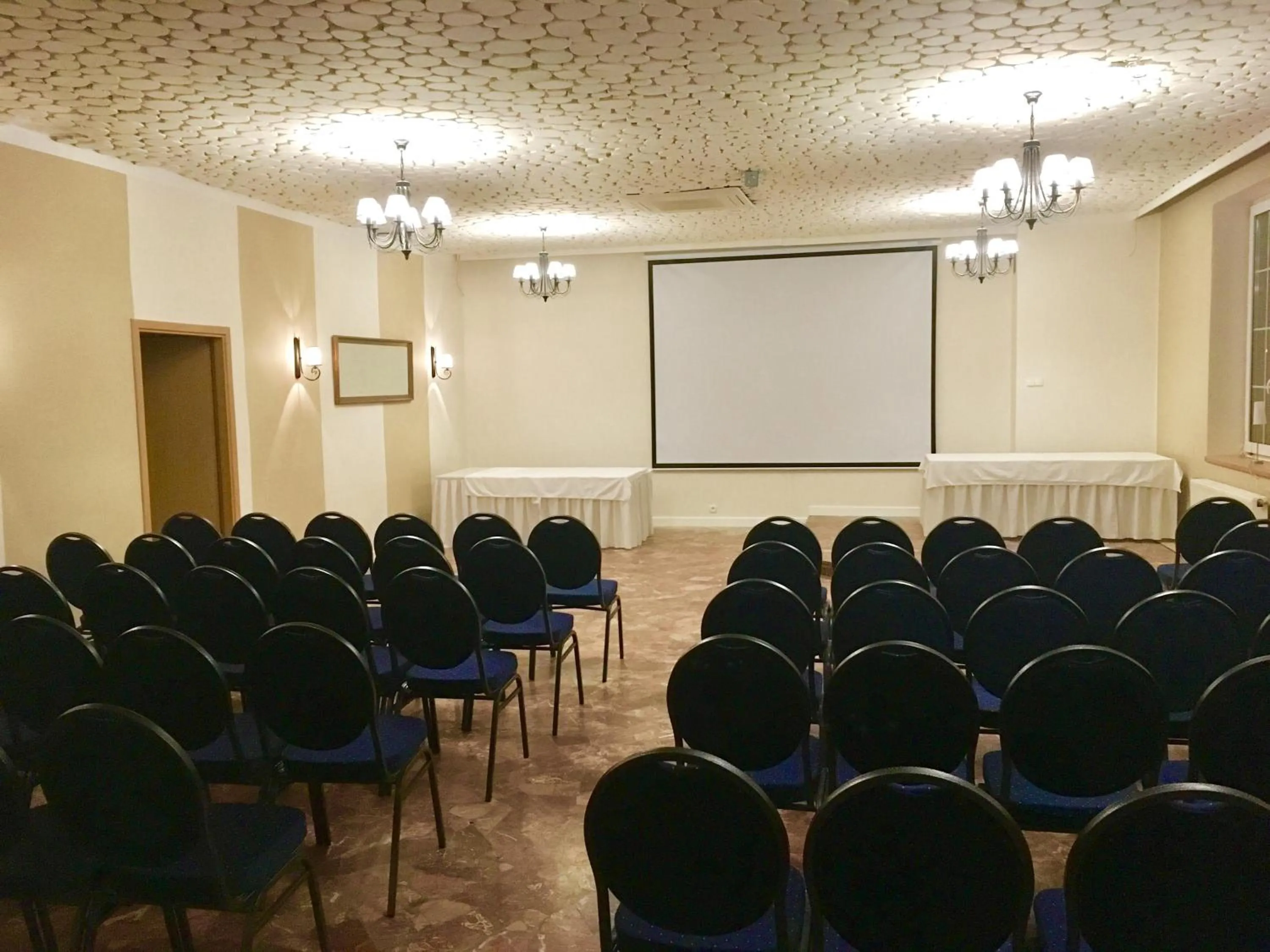 Restaurant/places to eat in Hotel Gryf