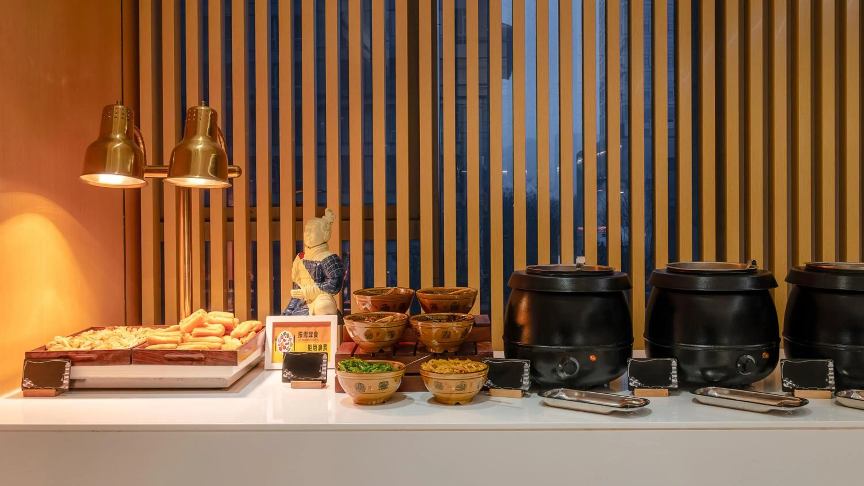 Restaurant/places to eat in Holiday Inn Express Xi'an North by IHG