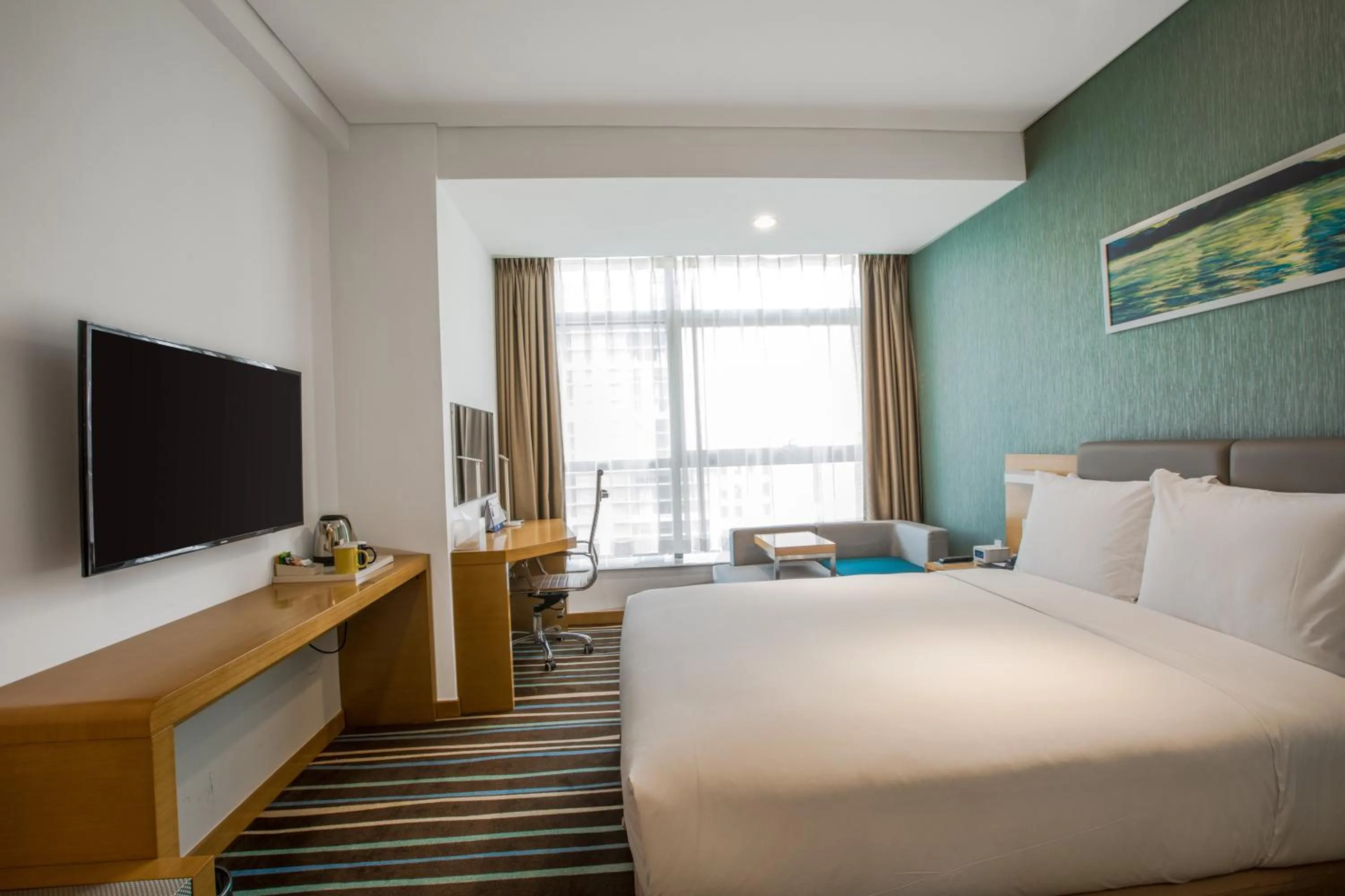 Photo of the whole room, Bed in Holiday Inn Express Xi'an North by IHG