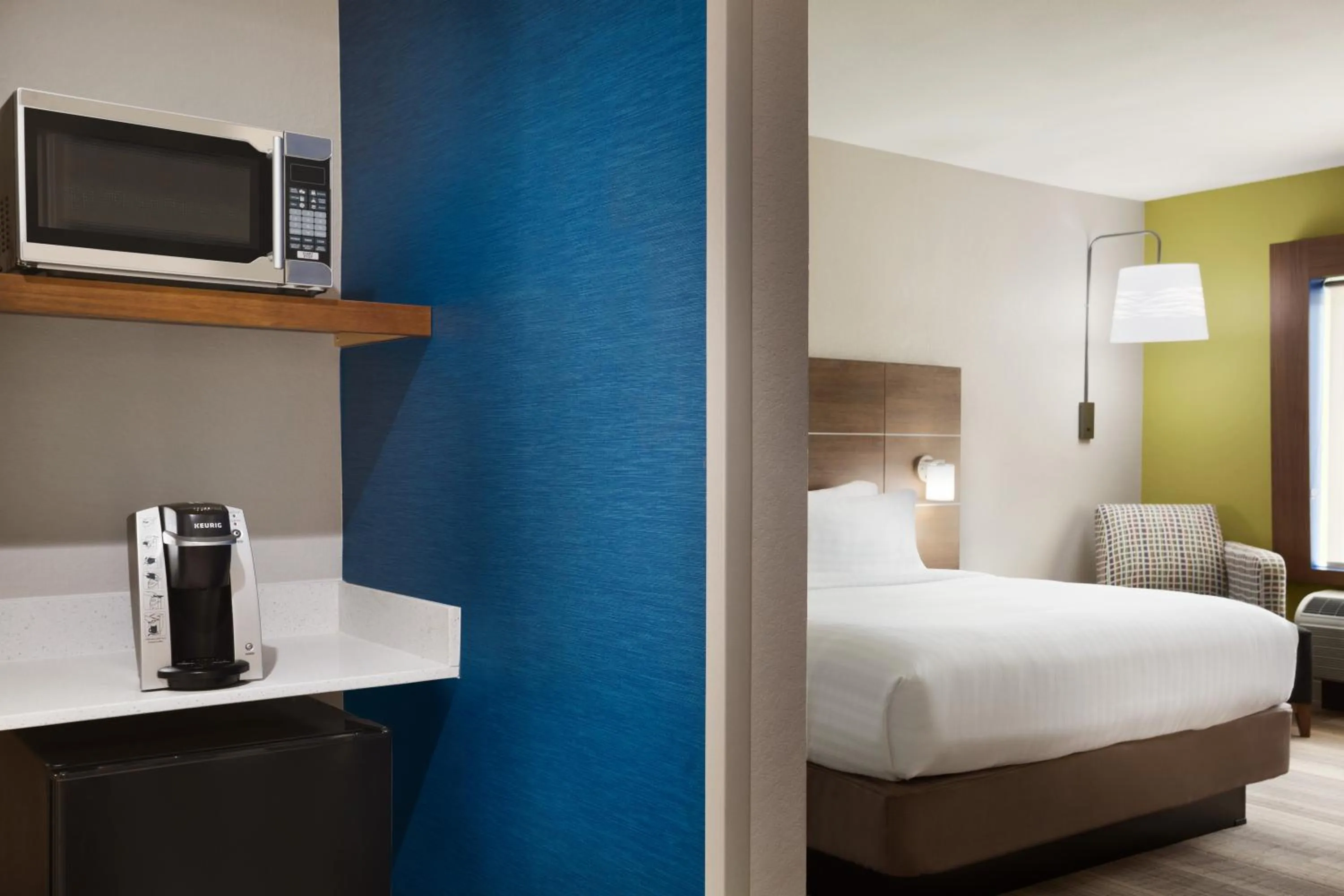 Bed in Holiday Inn Express & Suites - McAllen - Medical Center Area by IHG
