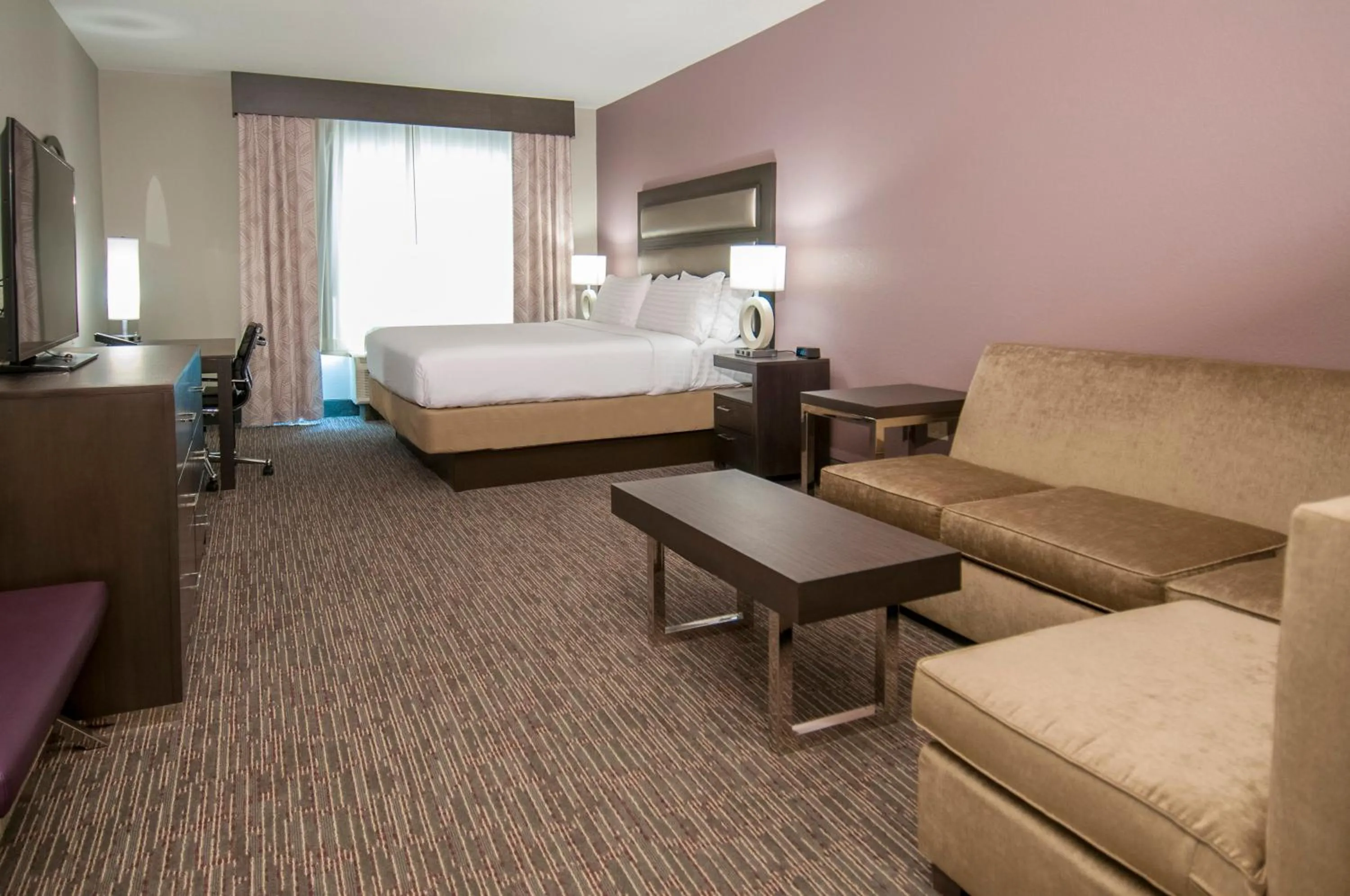 Photo of the whole room, Bed in Holiday Inn - New Orleans Airport North by IHG
