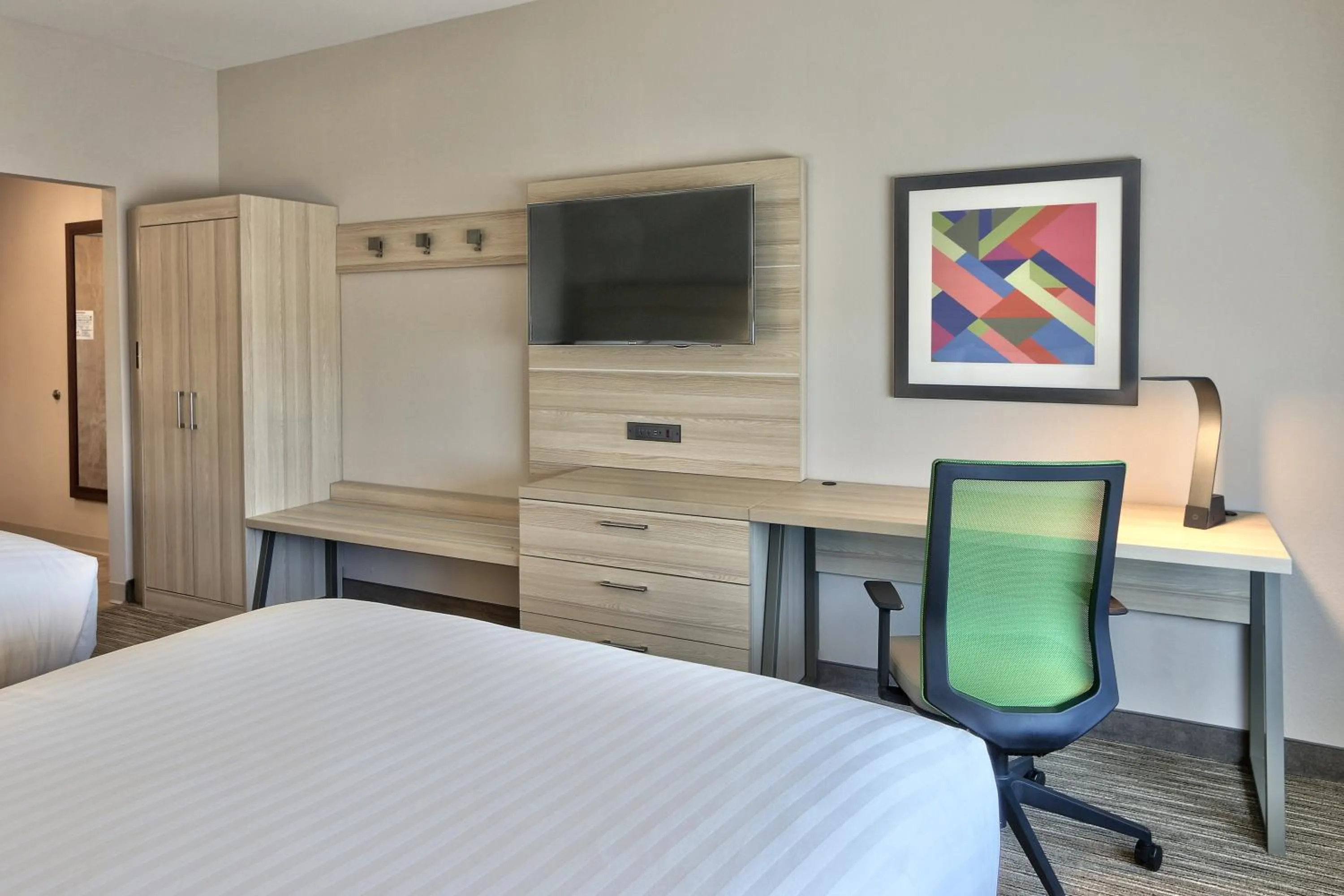 Photo of the whole room, Bed in Holiday Inn Express & Suites - Roswell by IHG