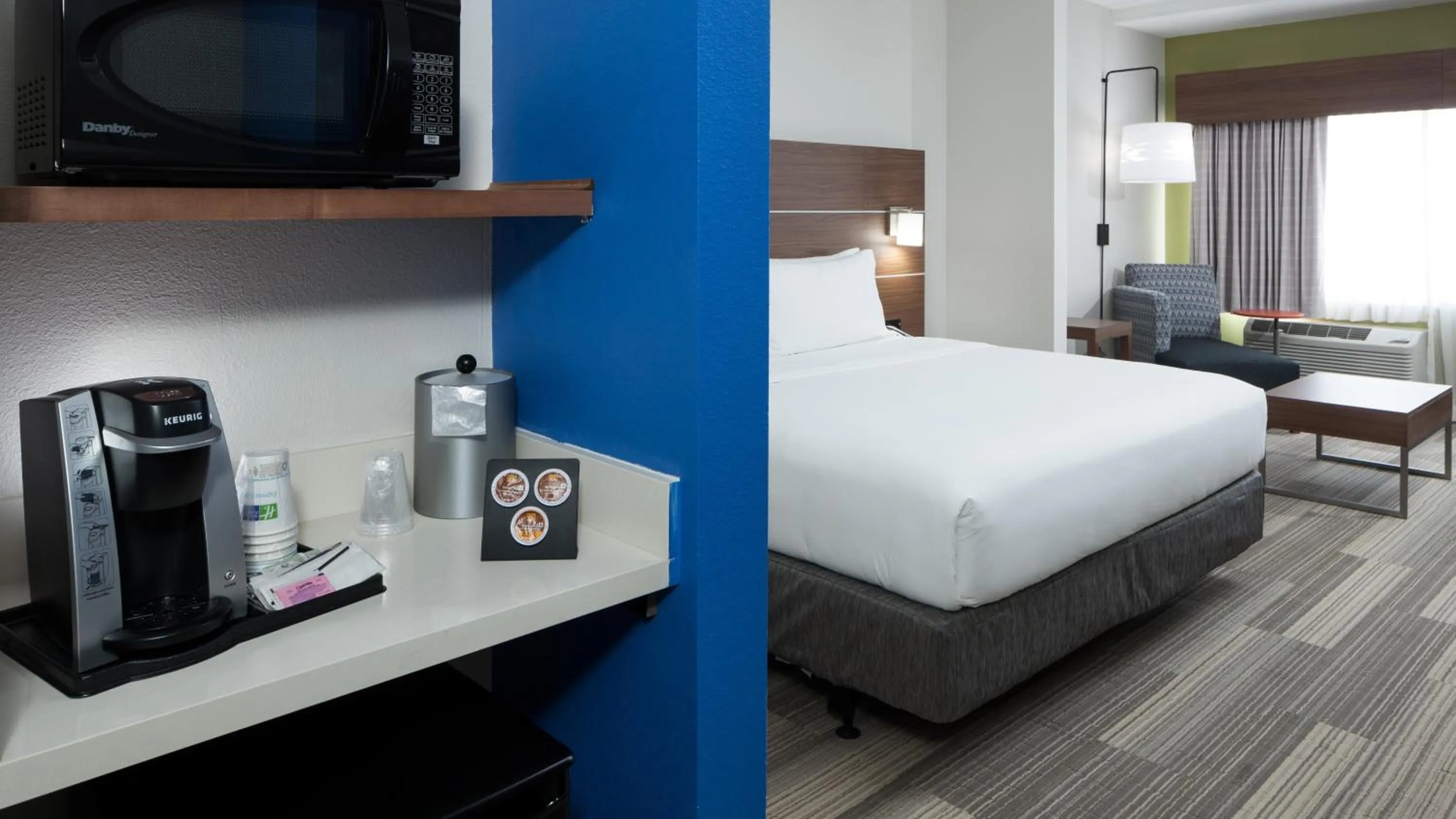 Bedroom, Bed in Holiday Inn Express & Suites Orlando At SeaWorld by IHG - With Free Shuttle Service to SeaWorld Parks