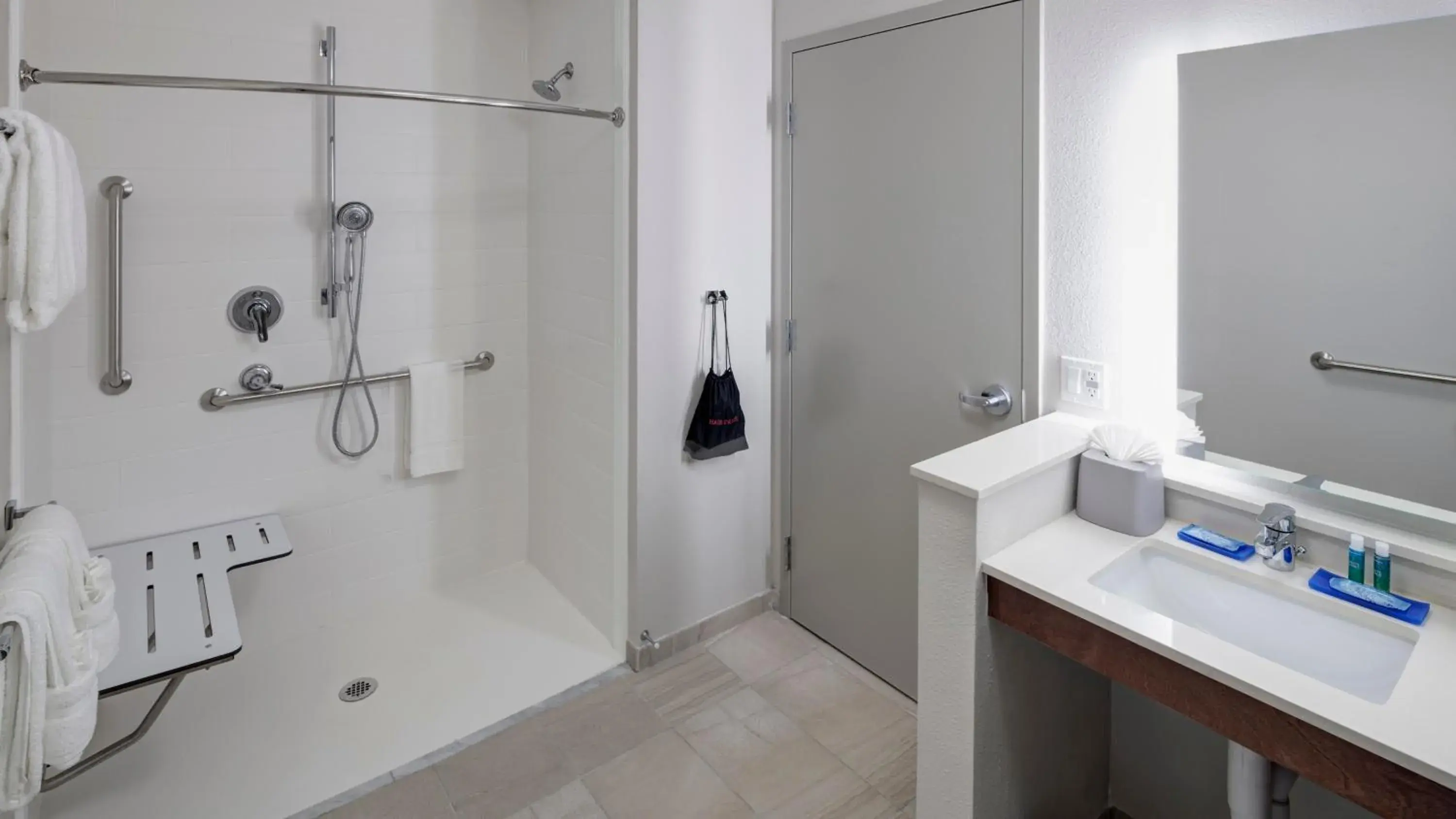 Suite - Disability Access Roll in Shower/Non-Smoking in Holiday Inn Express & Suites Orlando At SeaWorld by IHG - With Free Shuttle Service to SeaWorld Parks Suite - Disability Access Roll in Shower/Non-Smoking in Holiday Inn Express & Suites Orlando At SeaWorld by IHG - With Free Shuttle Service to SeaWorld Parks