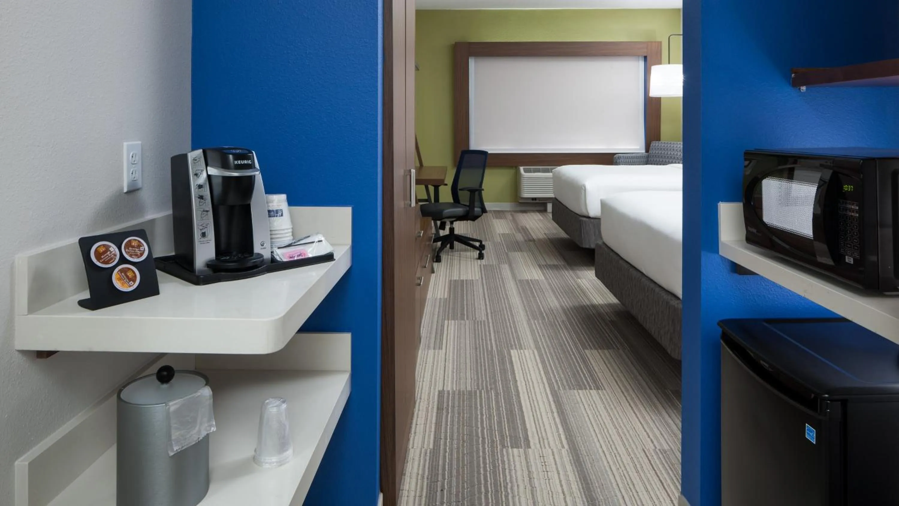 Bedroom in Holiday Inn Express & Suites Orlando At SeaWorld by IHG - With Free Shuttle Service to SeaWorld Parks