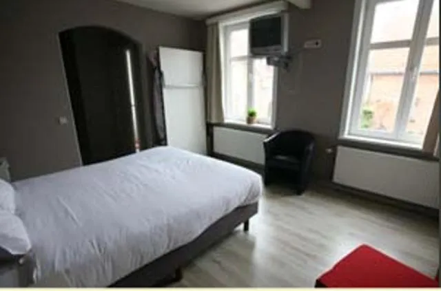 Bedroom, Bed in The Pipers