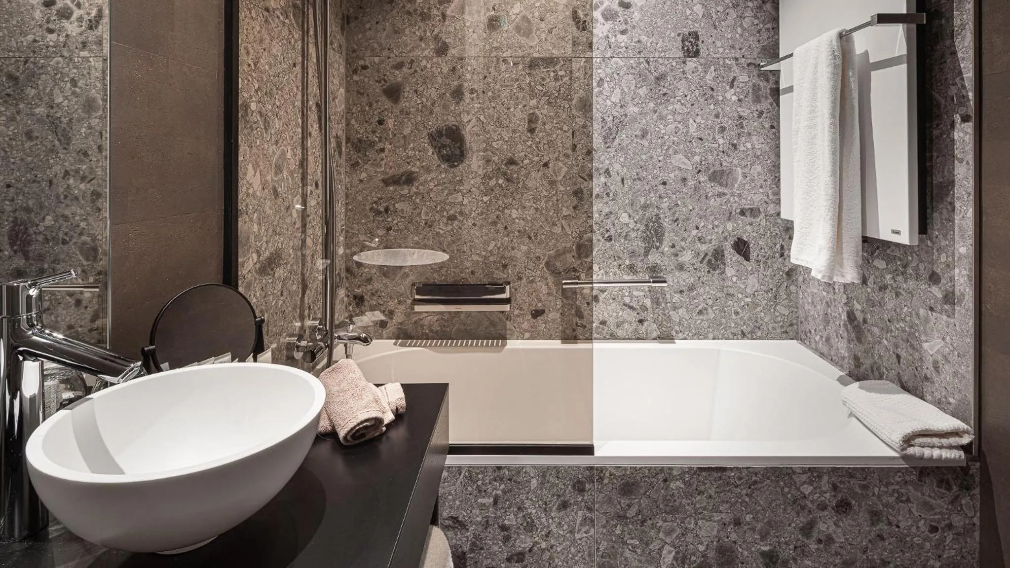 Bath in Hotel Britannia