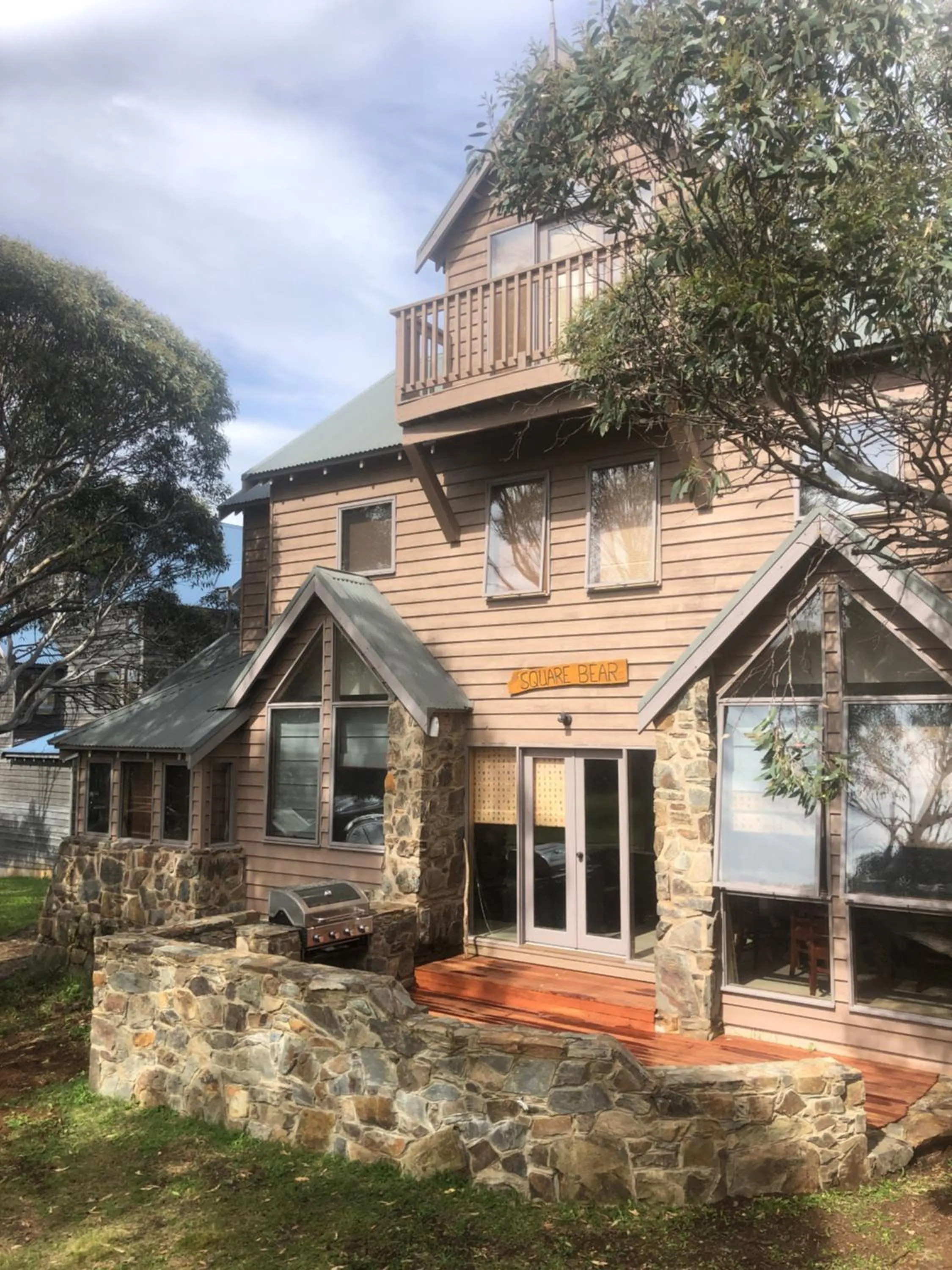 Chalet in Square Bear