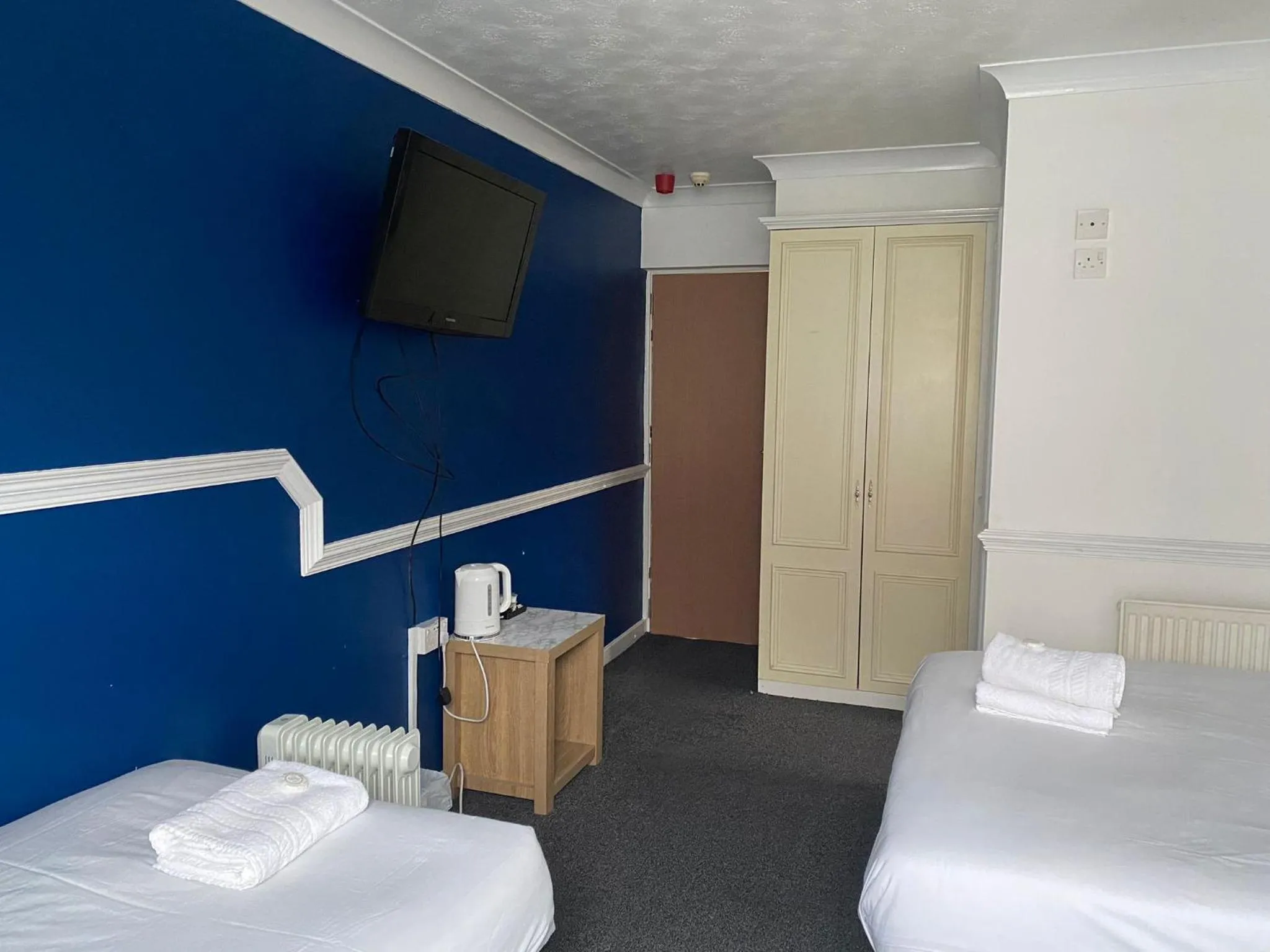 Bedroom, Bed in The Regency Hotel