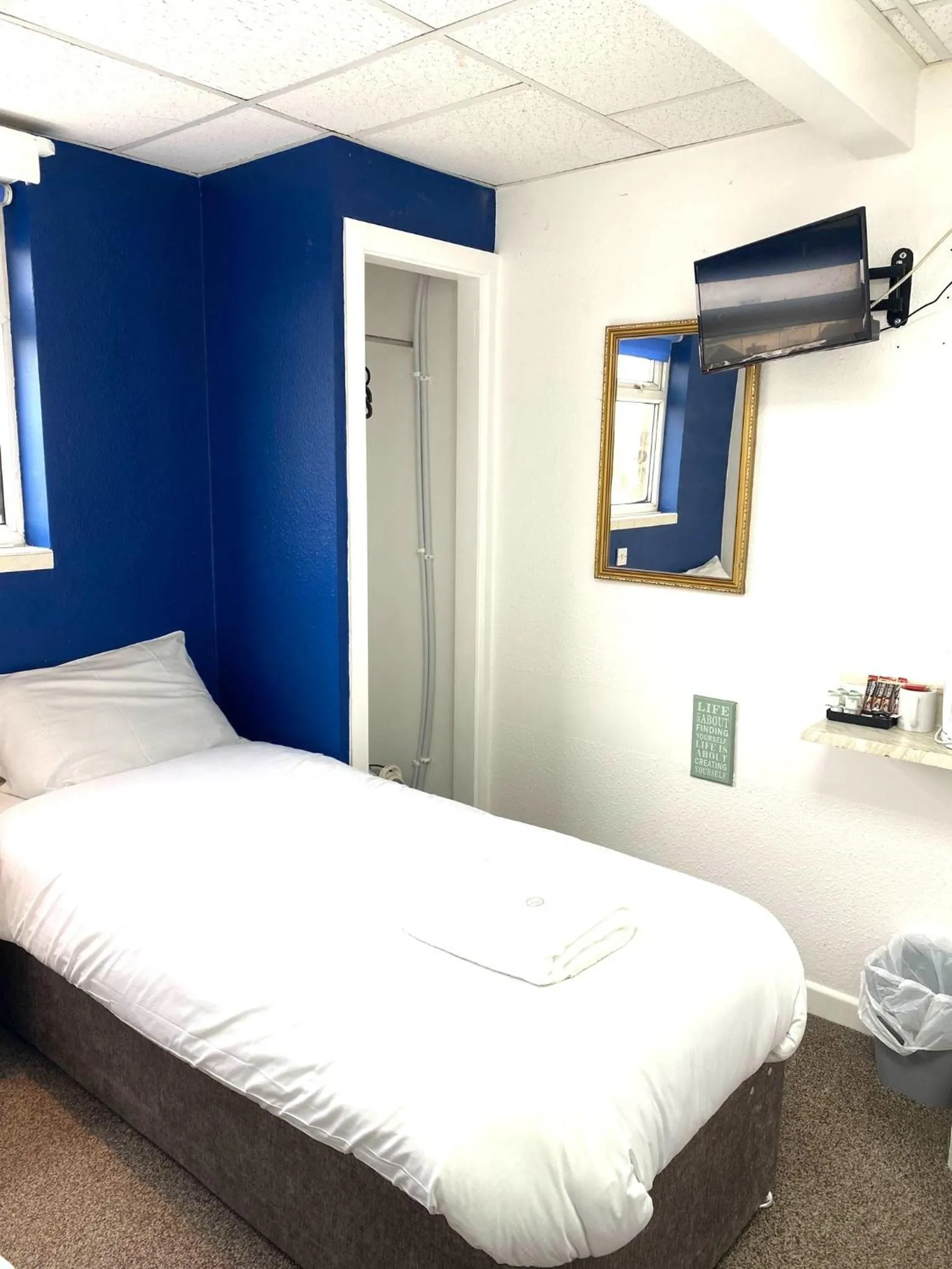 Bedroom, Bed in The Regency Hotel