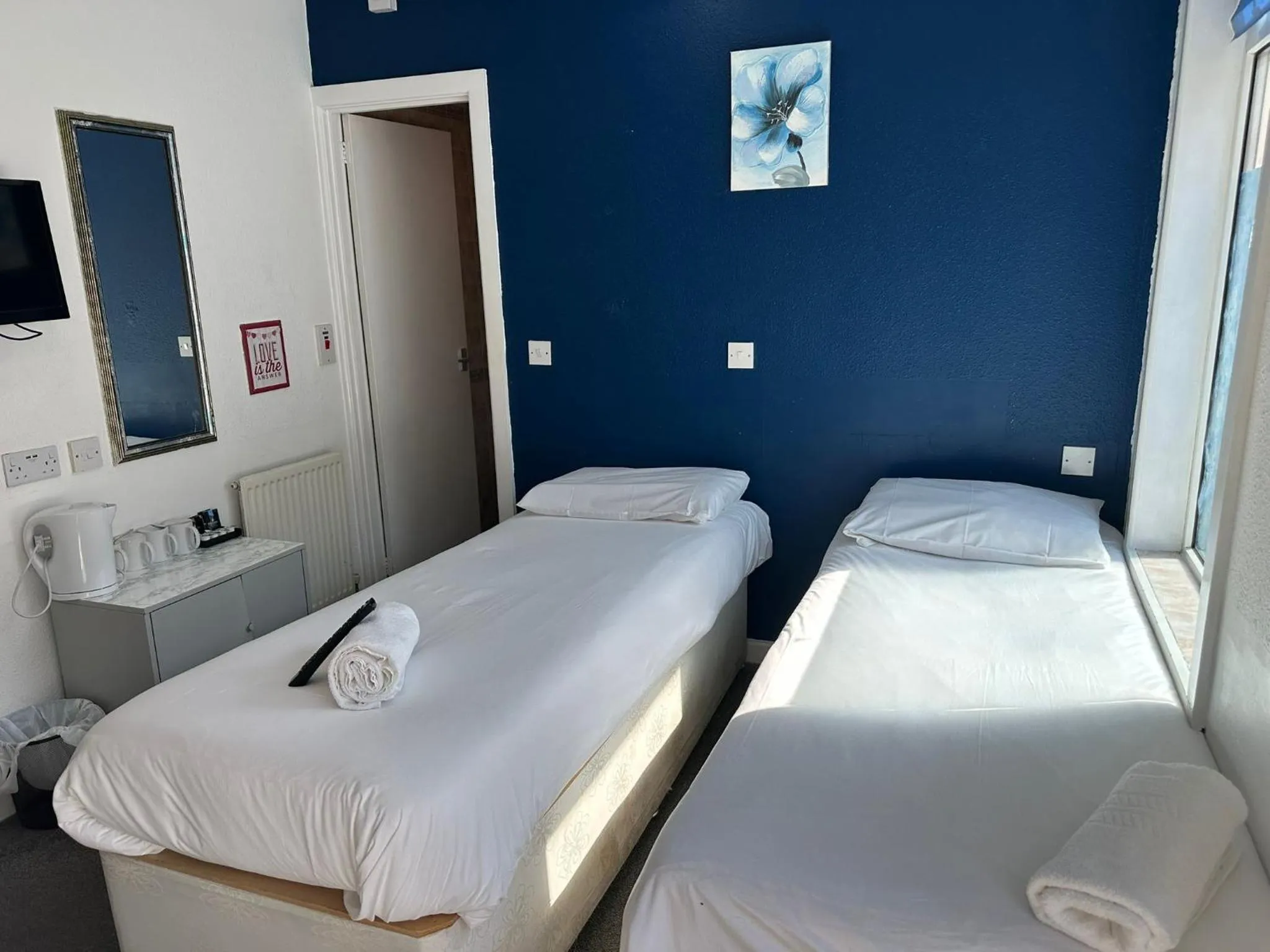 Bedroom, Bed in The Regency Hotel