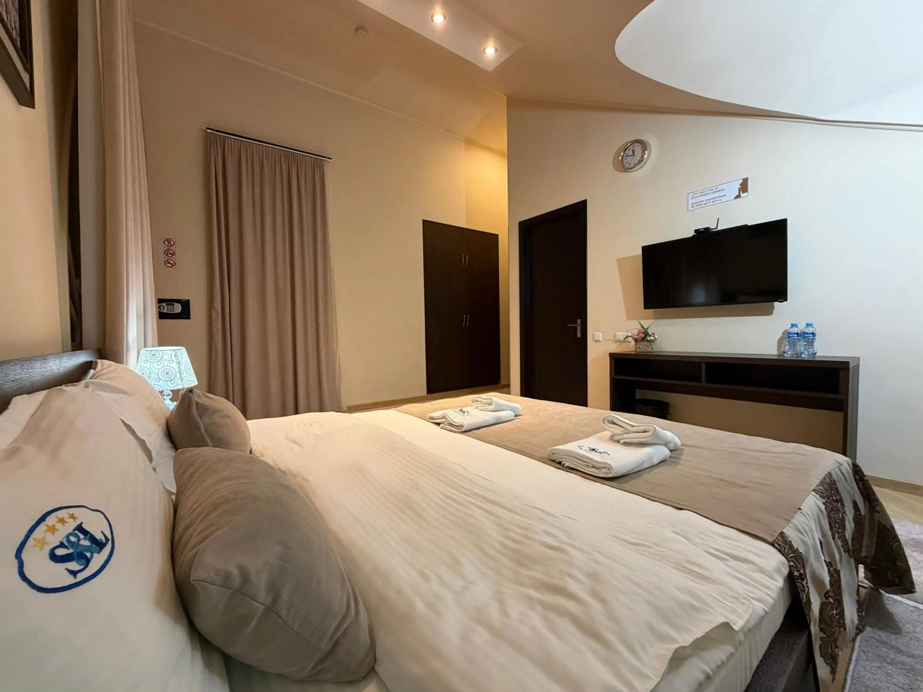 Bedroom, Bed in S&L Boutique Hotel