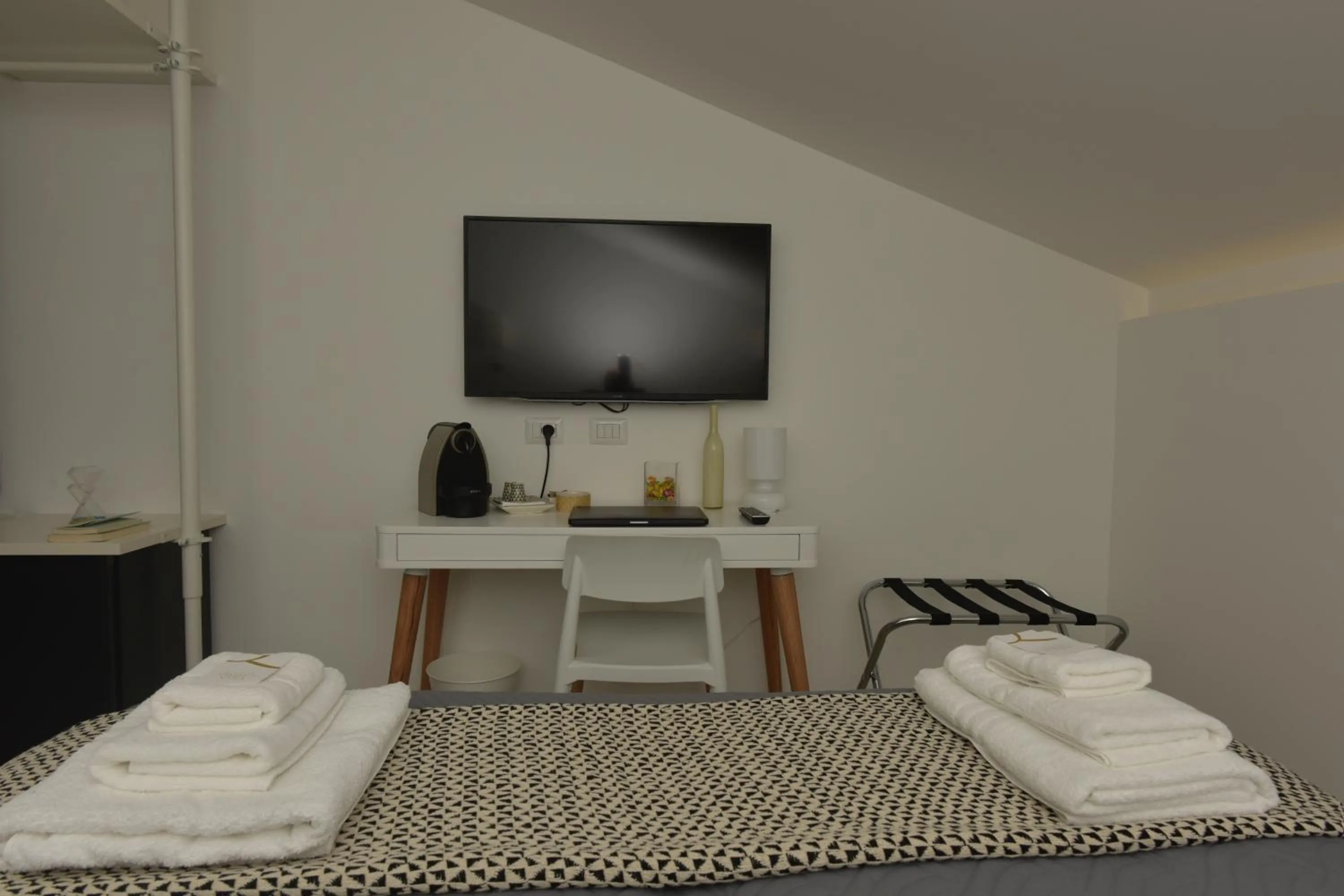 Double or Twin Room with Garden View - single occupancy in Villa Catona Trigoria