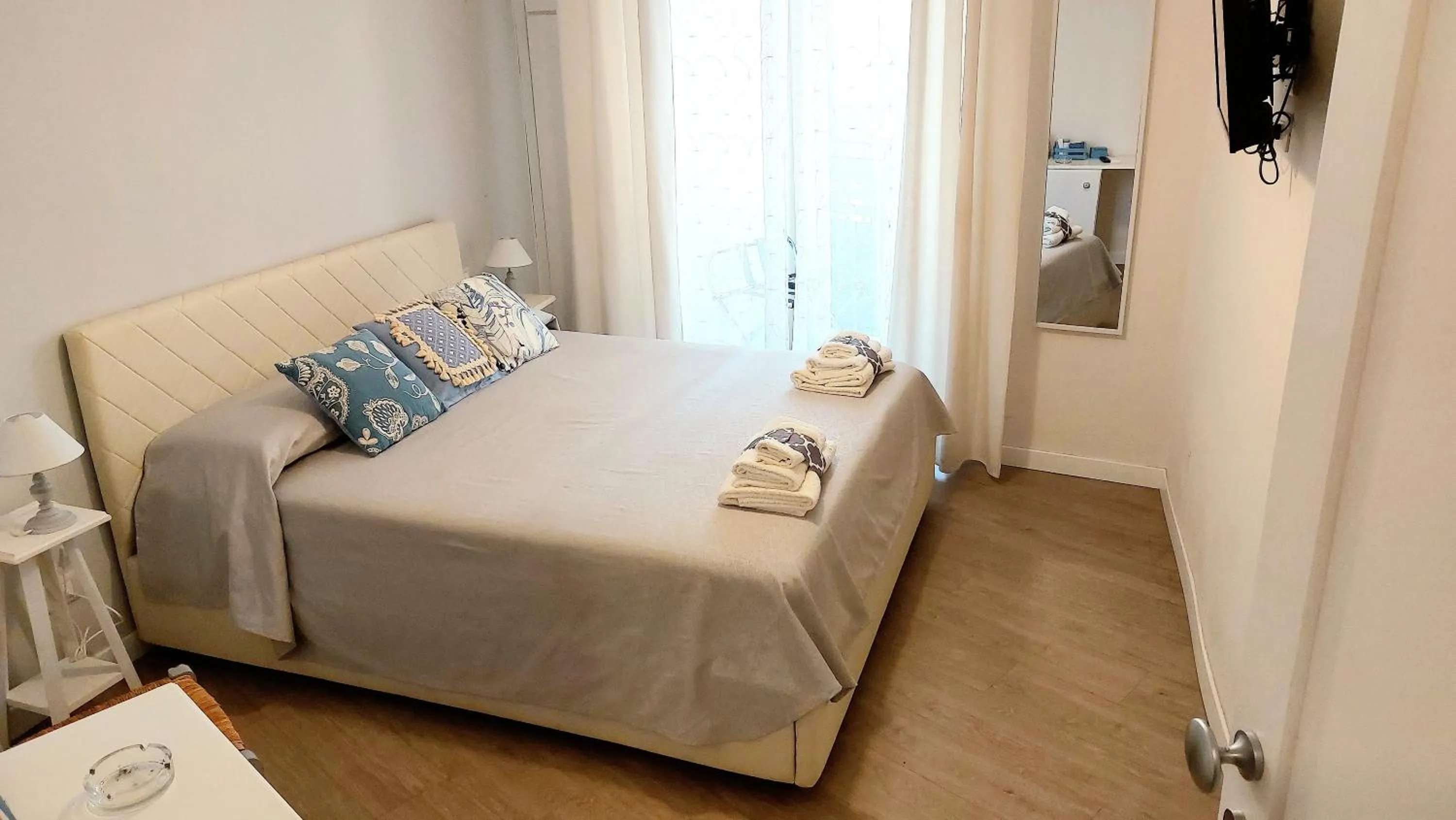 Photo of the whole room, Bed in Persiane al Cassaro