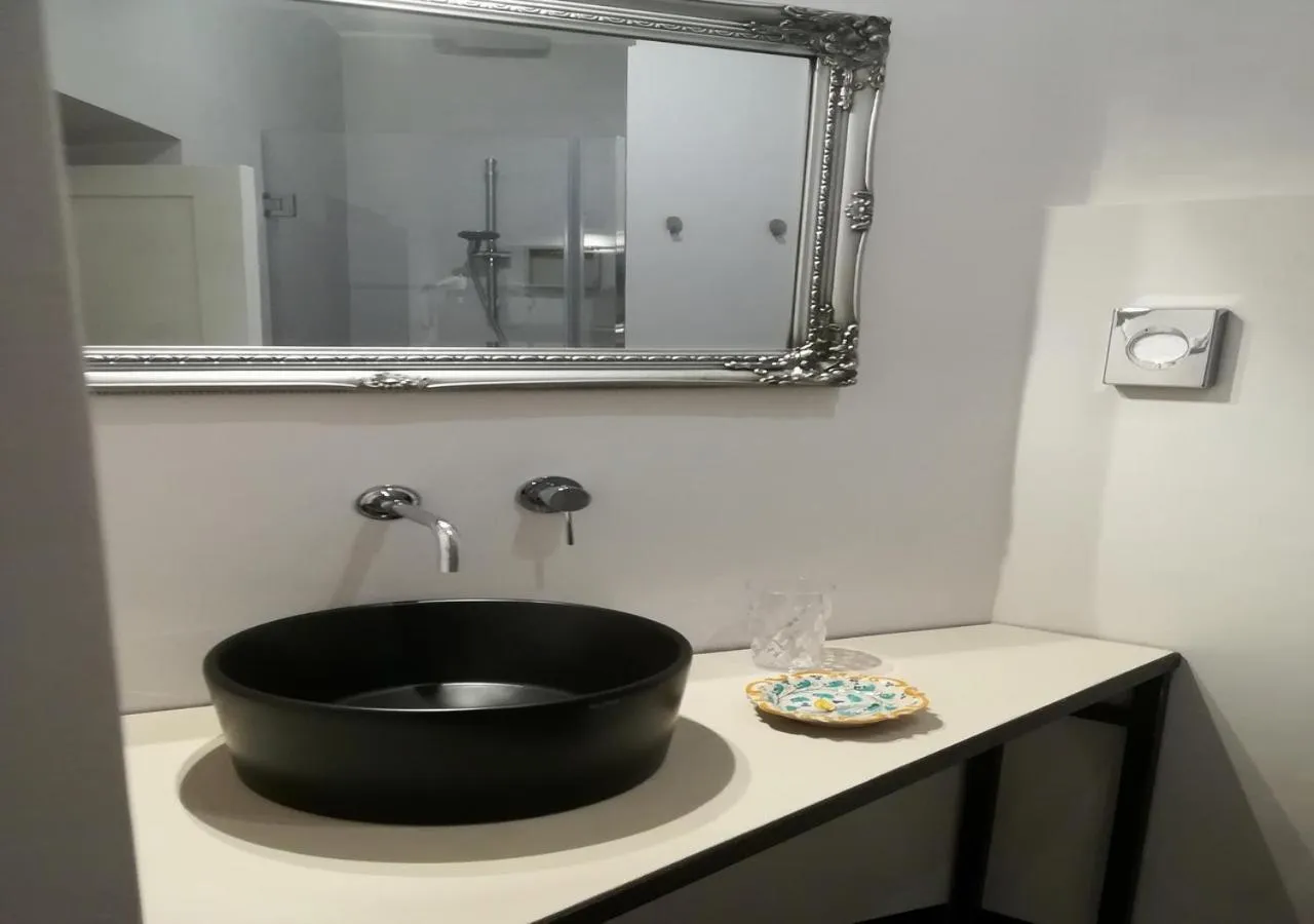 Bathroom in Persiane al Cassaro