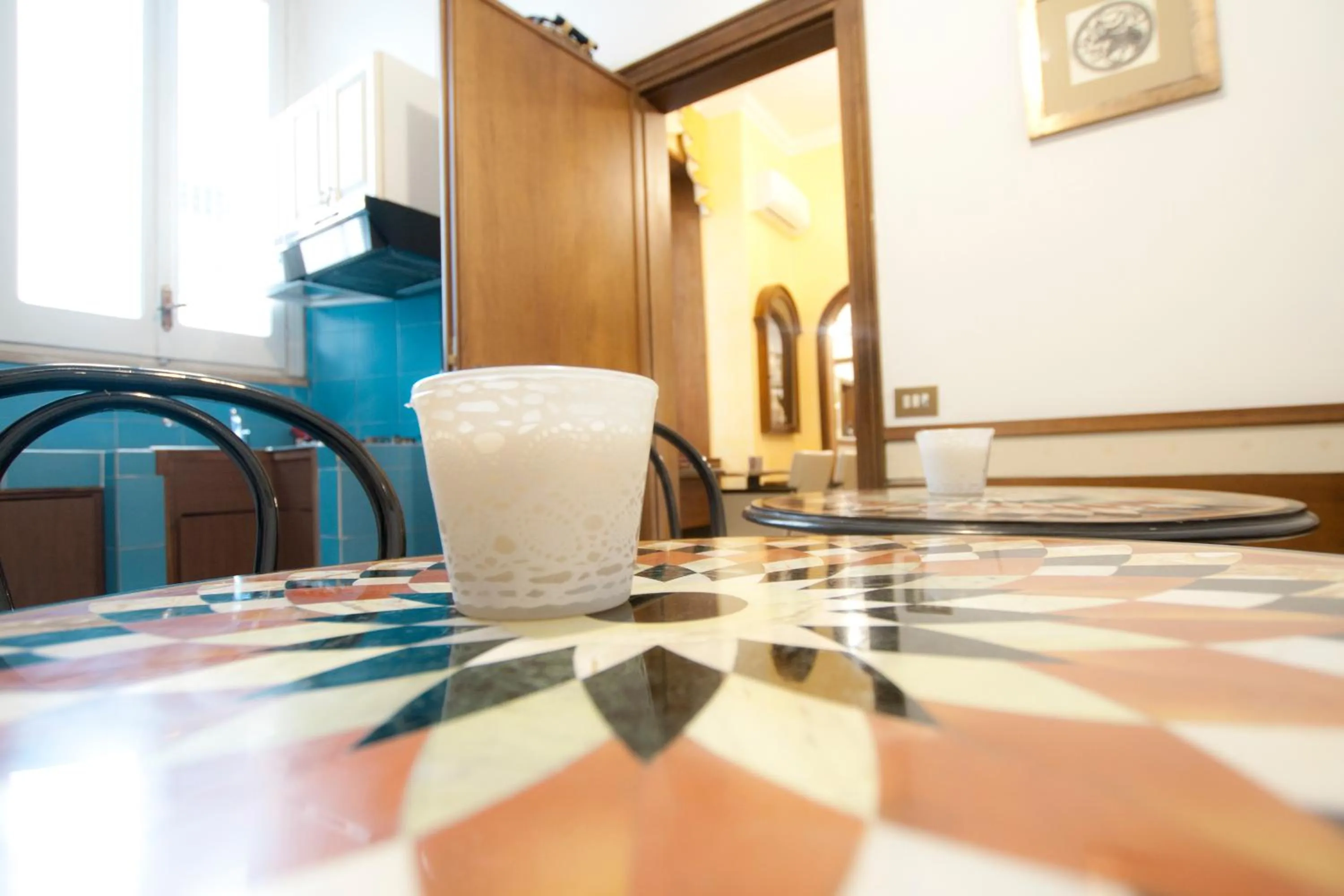 Communal kitchen in Guesthouse Borromeo Roma
