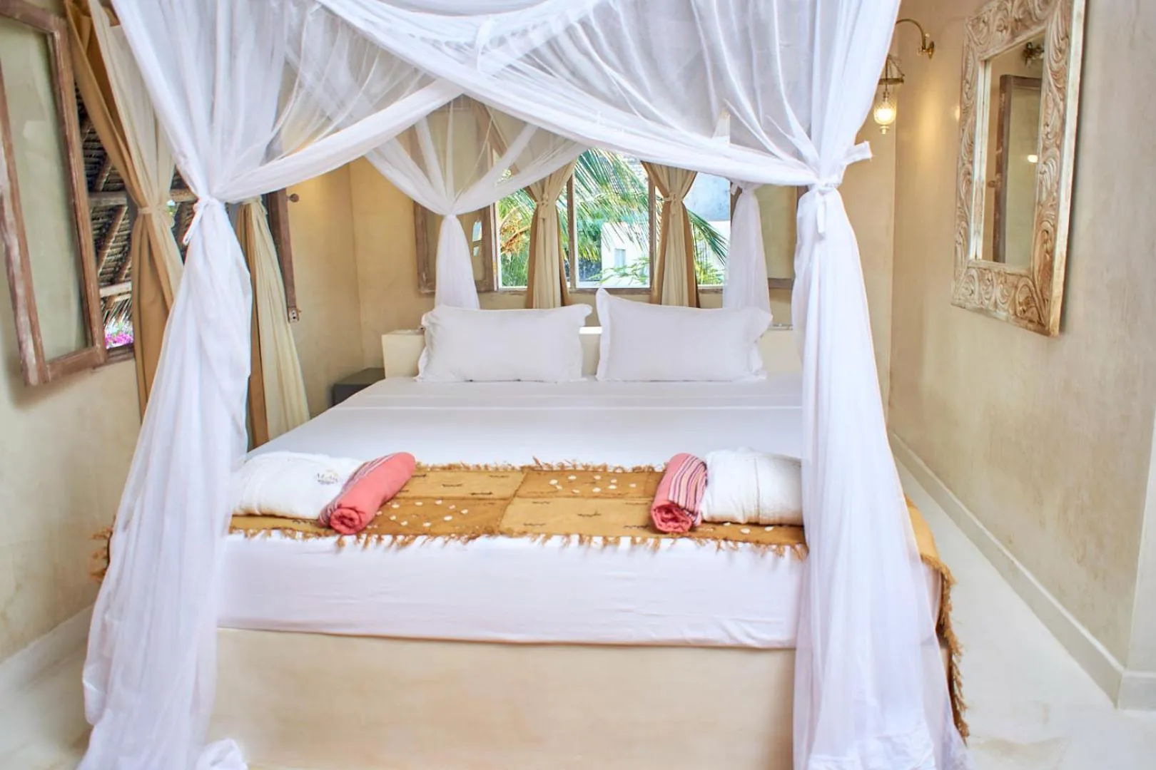 Queen Room with Sea View - single occupancy in Alawi Home