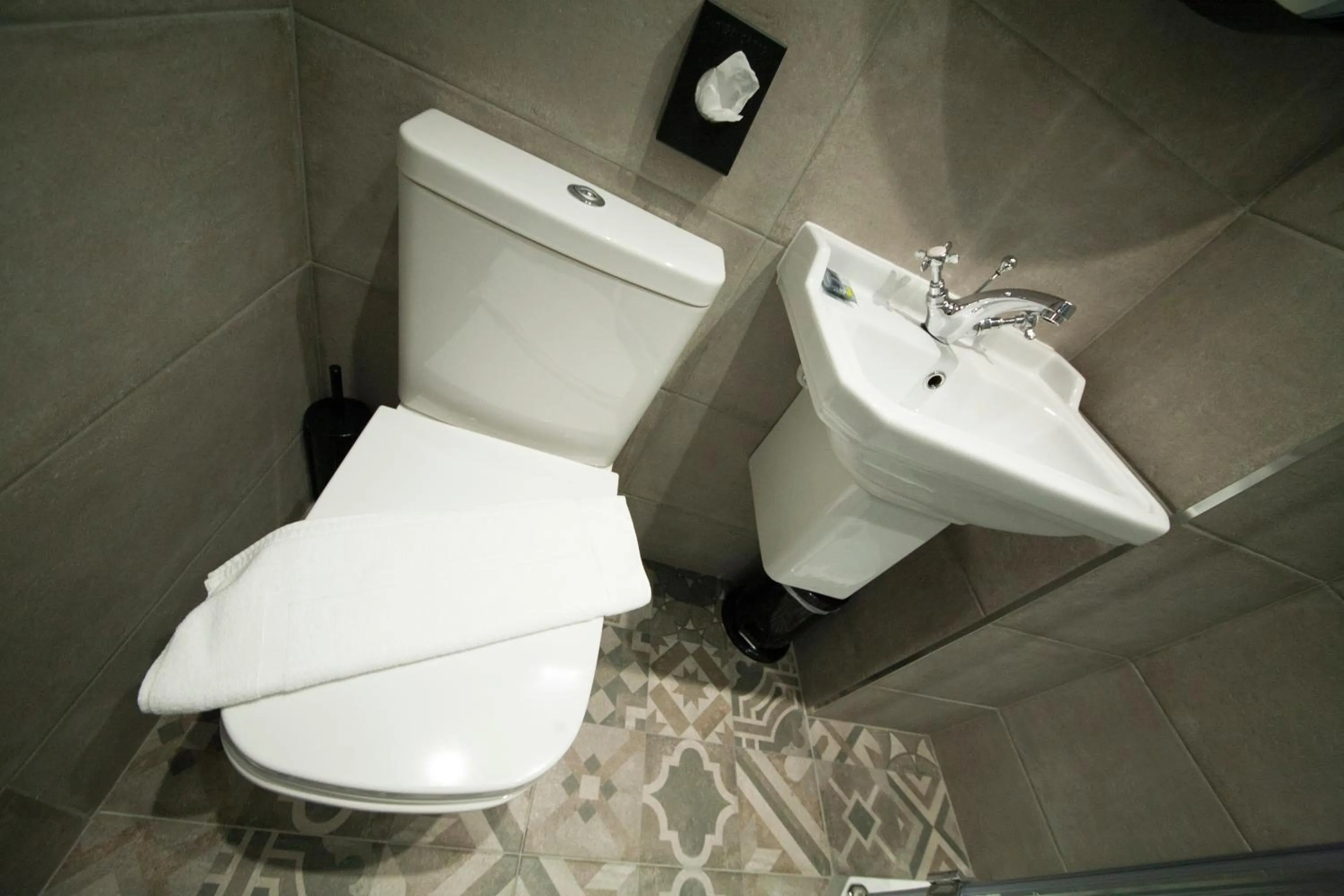 Toilet in The House of Toby