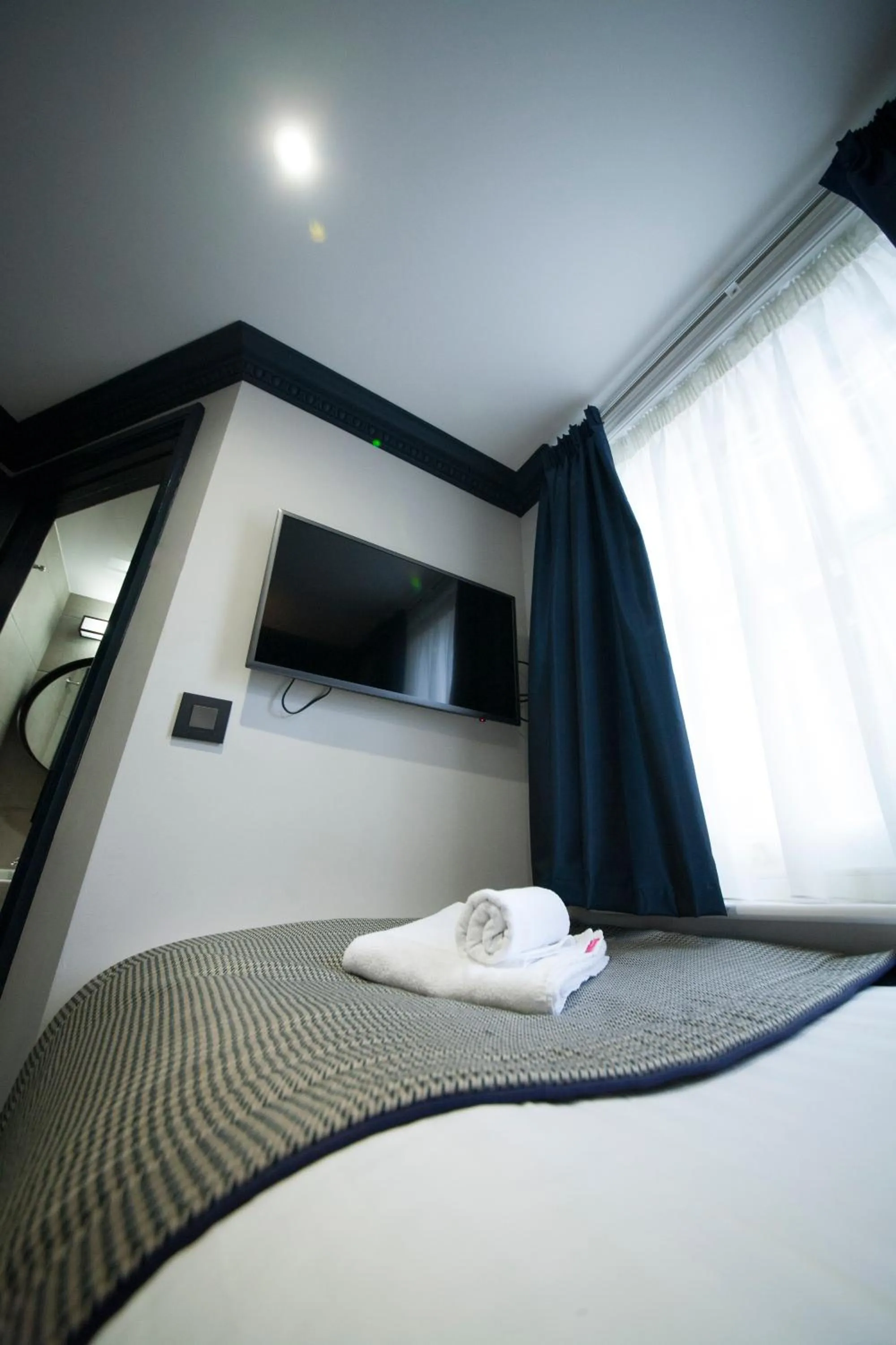 Other, Bed in The House of Toby