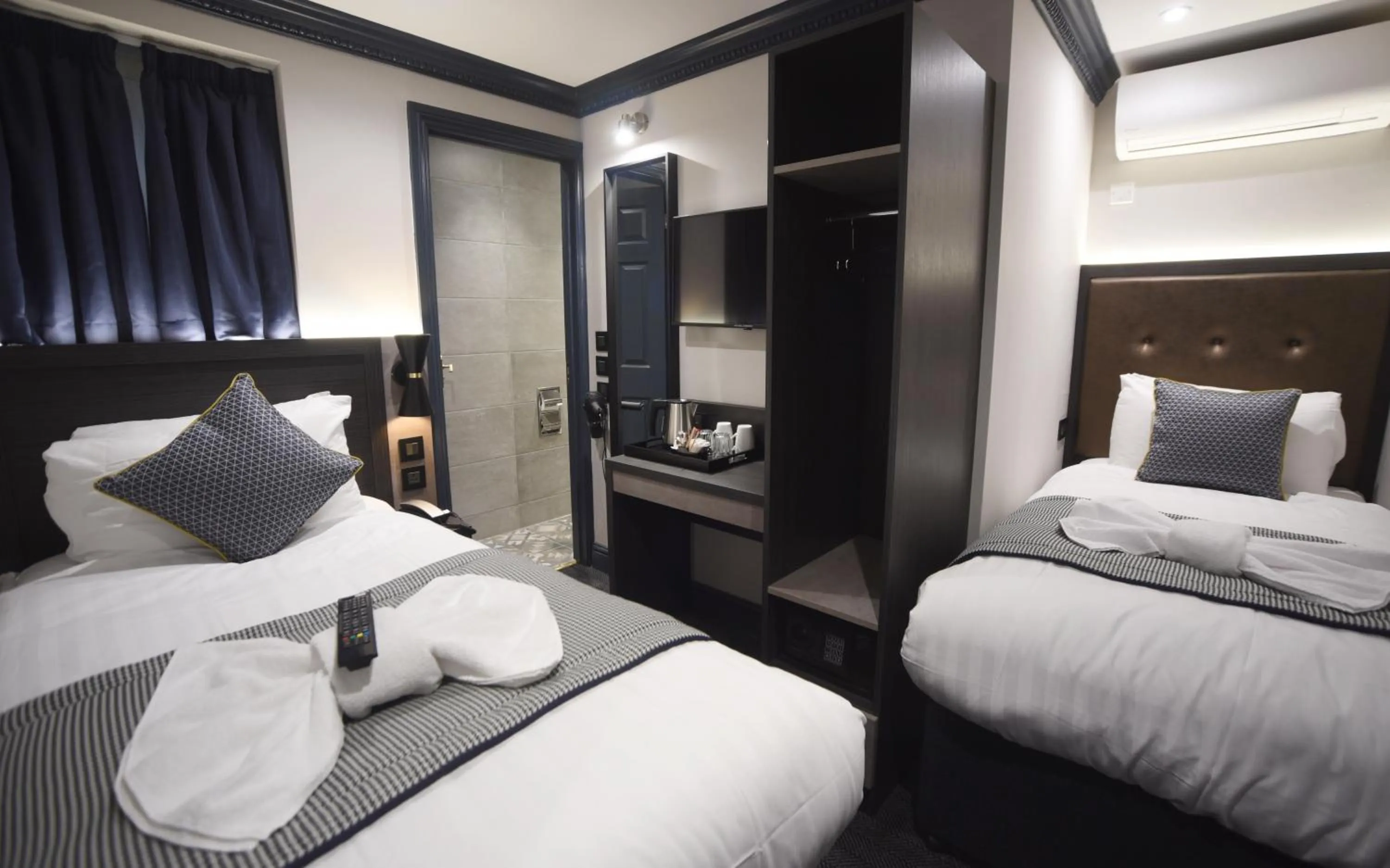 Toilet, Bed in The House of Toby