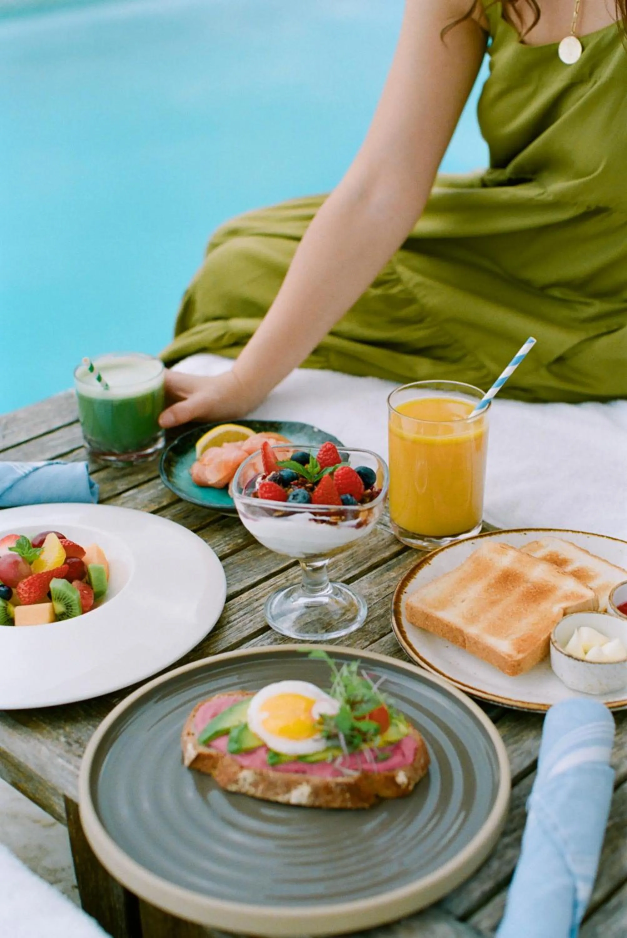 Food and drinks in The Loren at Pink Beach