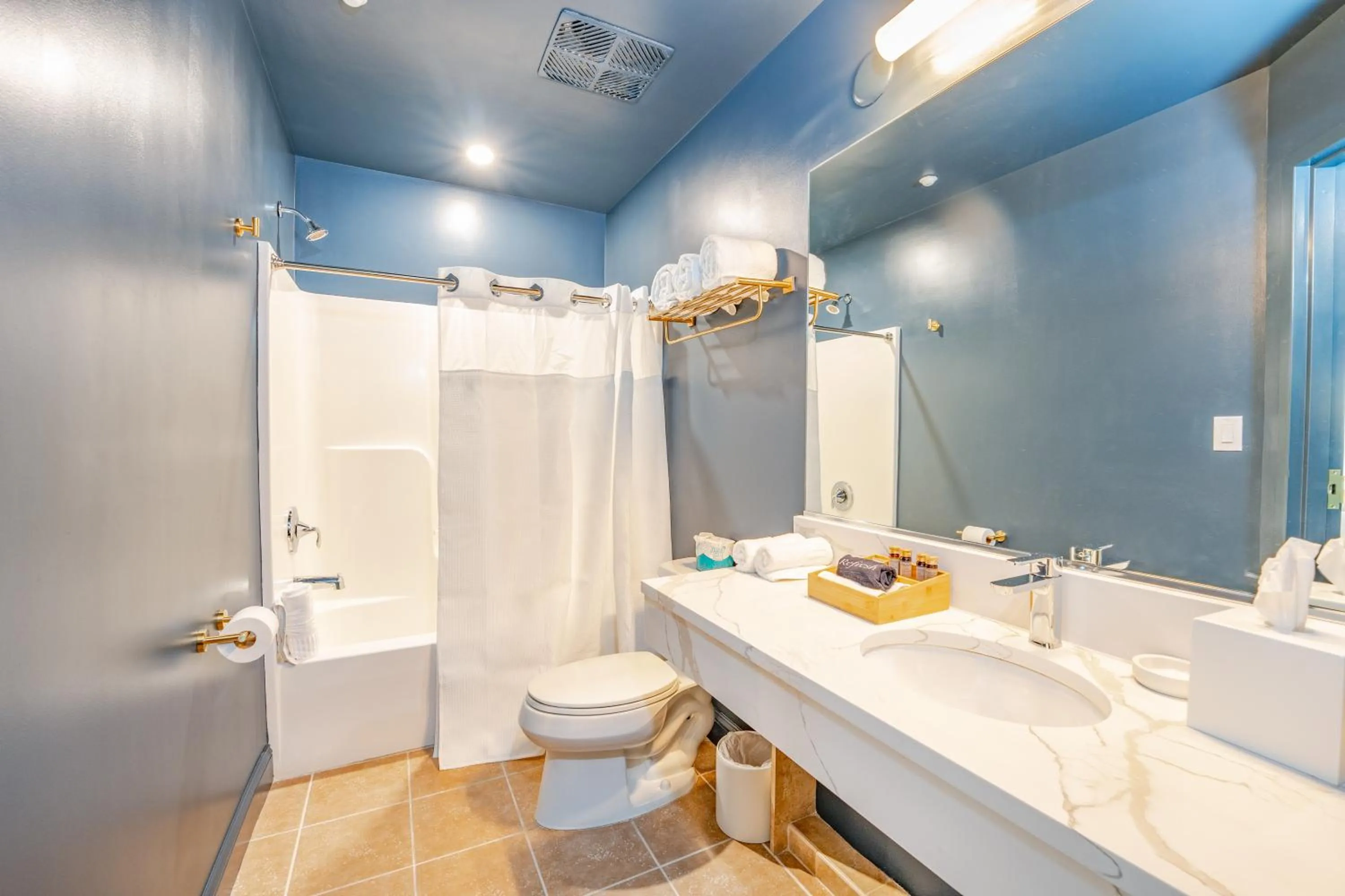 Shower in The Inn at LBI National Golf & Resort