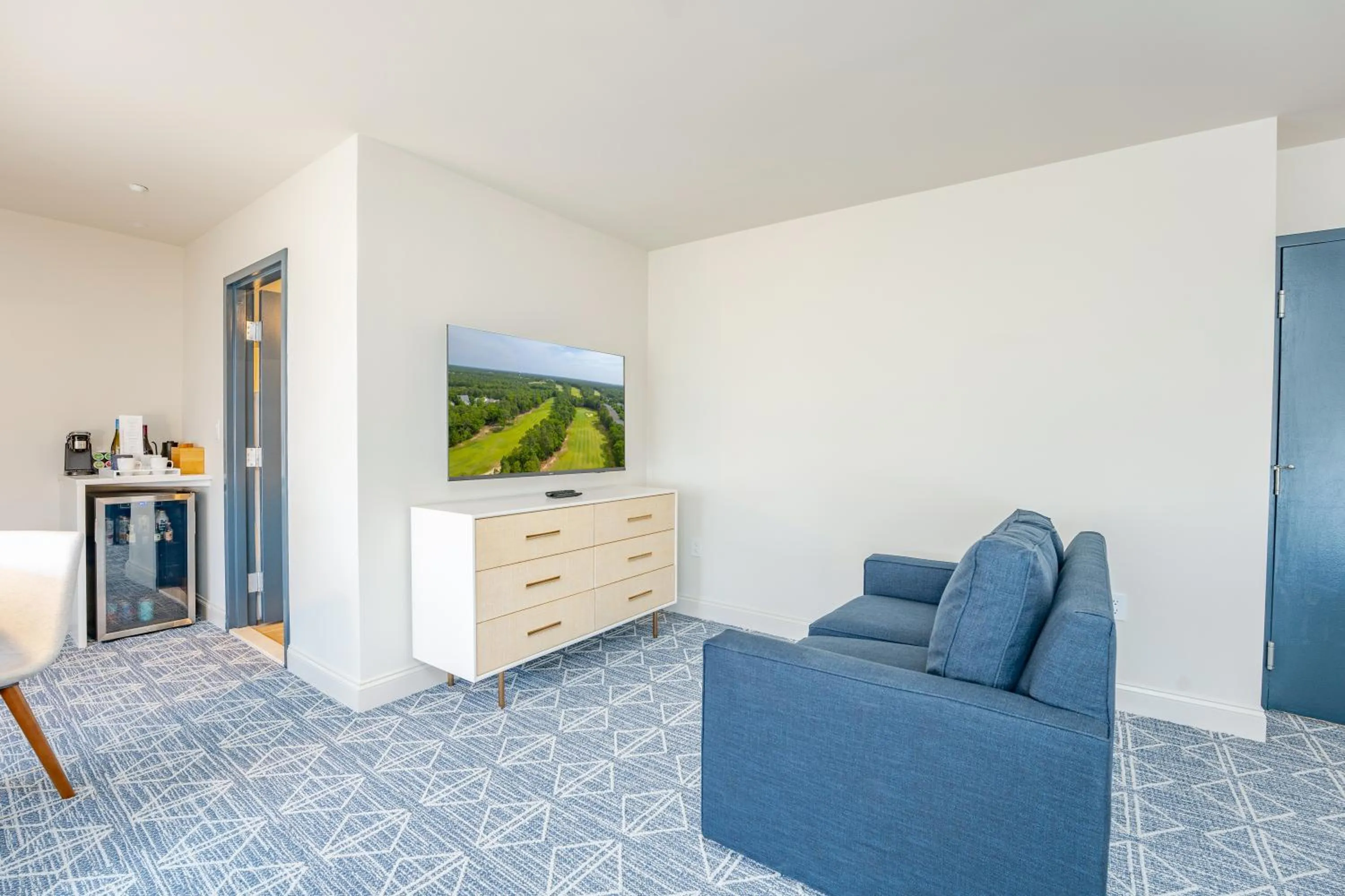 TV and multimedia in The Inn at LBI National Golf & Resort