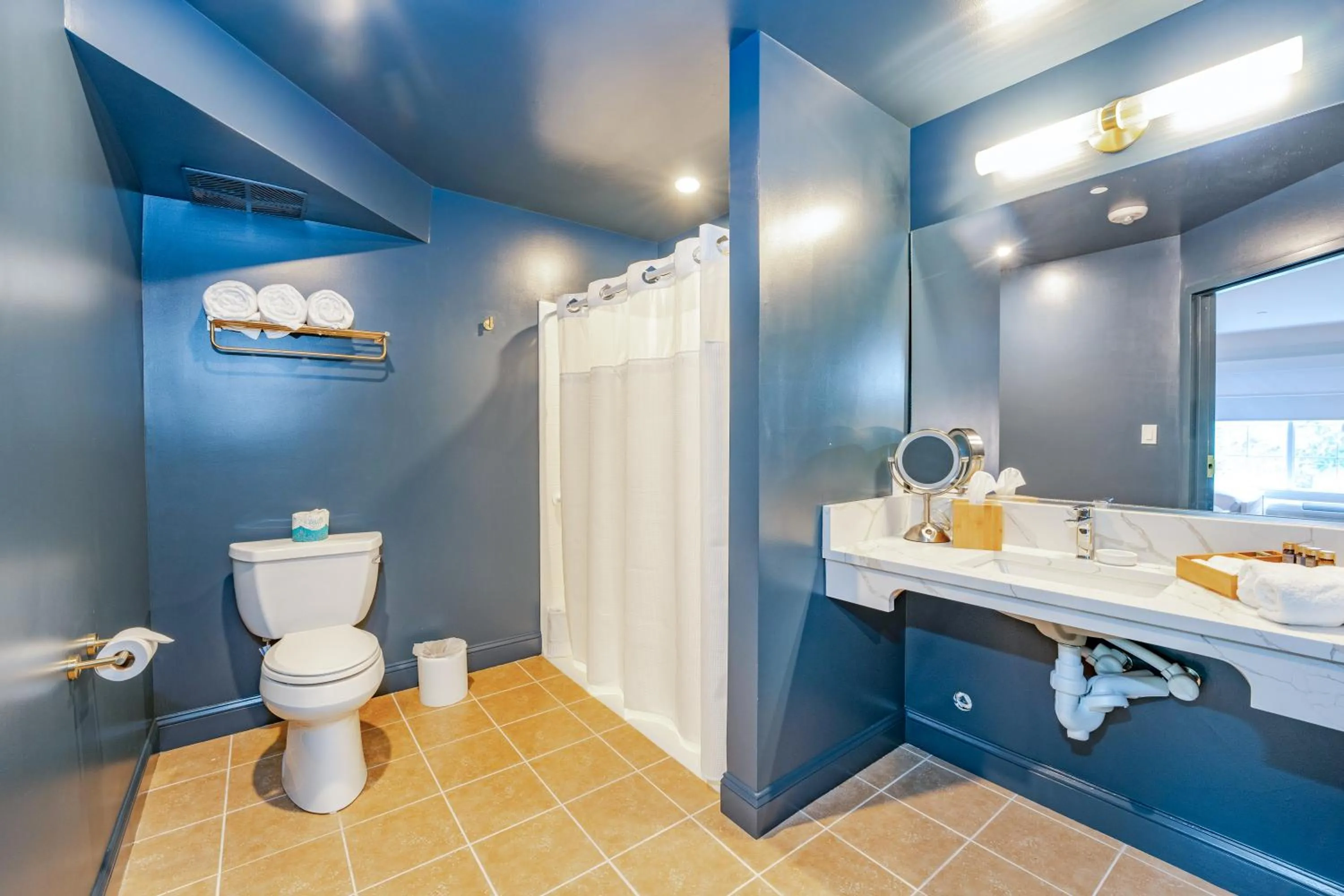 Shower in The Inn at LBI National Golf & Resort