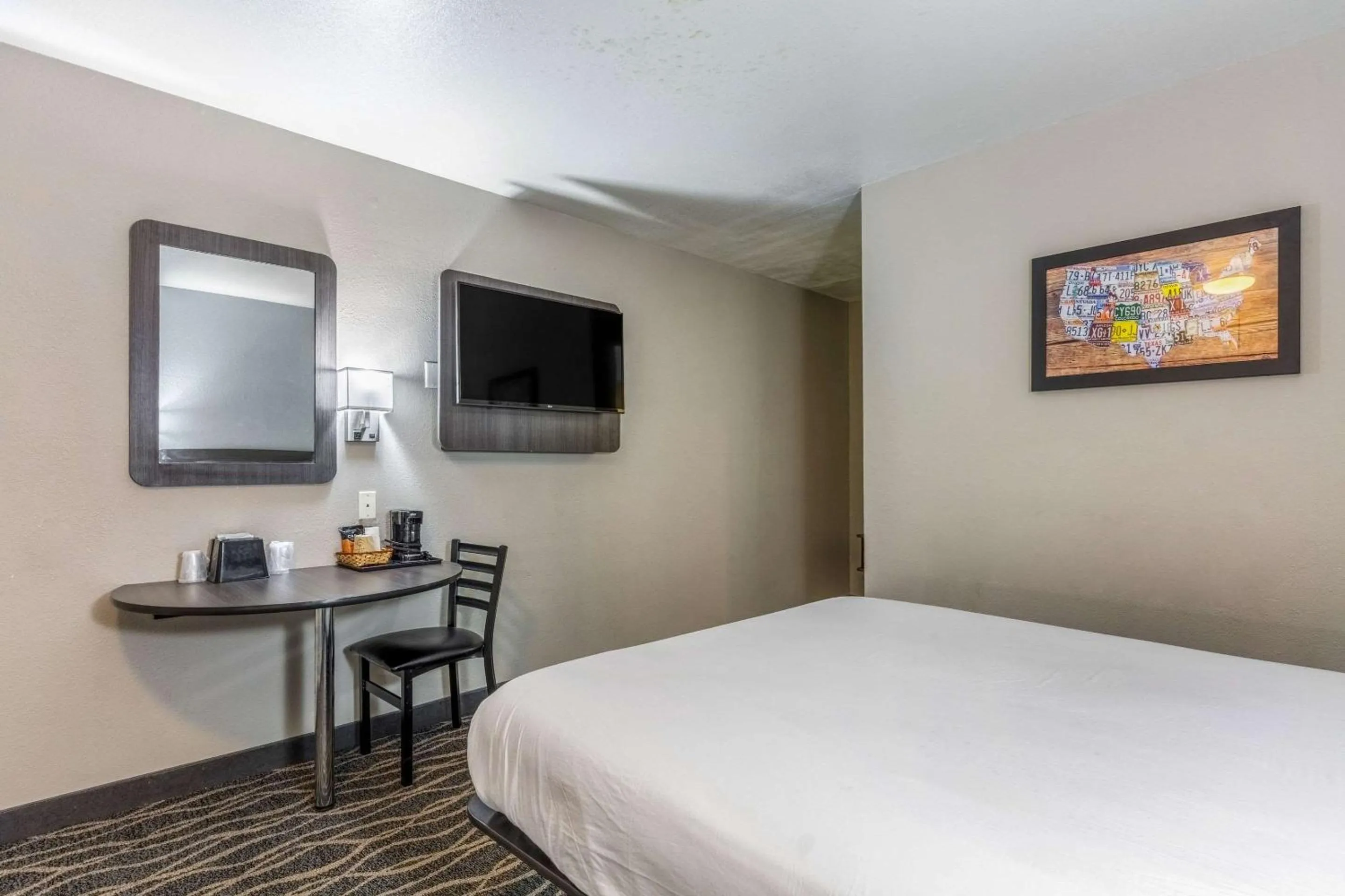 Photo of the whole room, TV/Entertainment Center in Econo Lodge