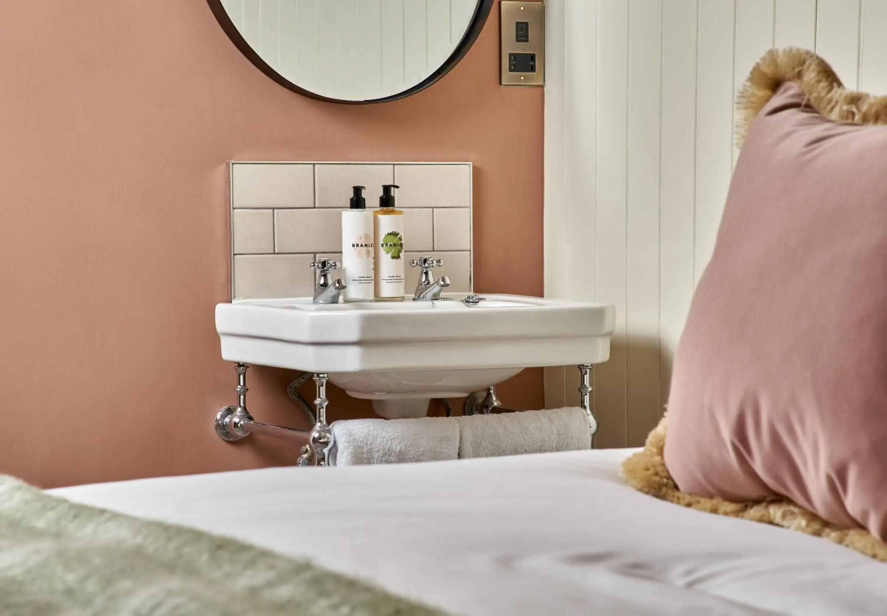 Deluxe Double Room in The Welldiggers Arms Deluxe Double Room in The Welldiggers Arms