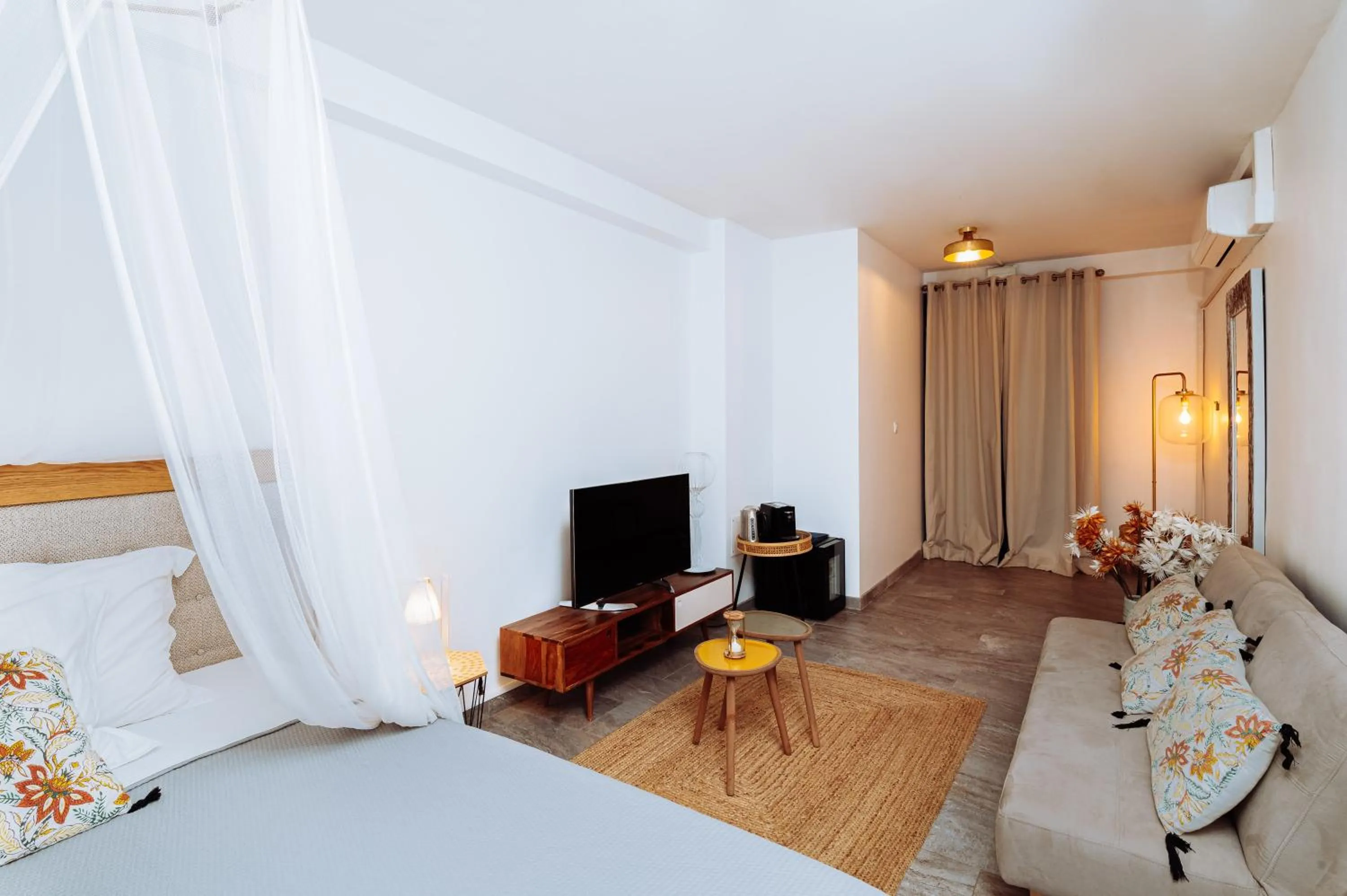 Shower, Bed in Apolline