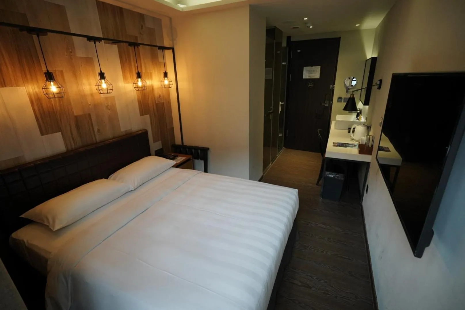 Photo of the whole room, Bed in City Suites - Beimen