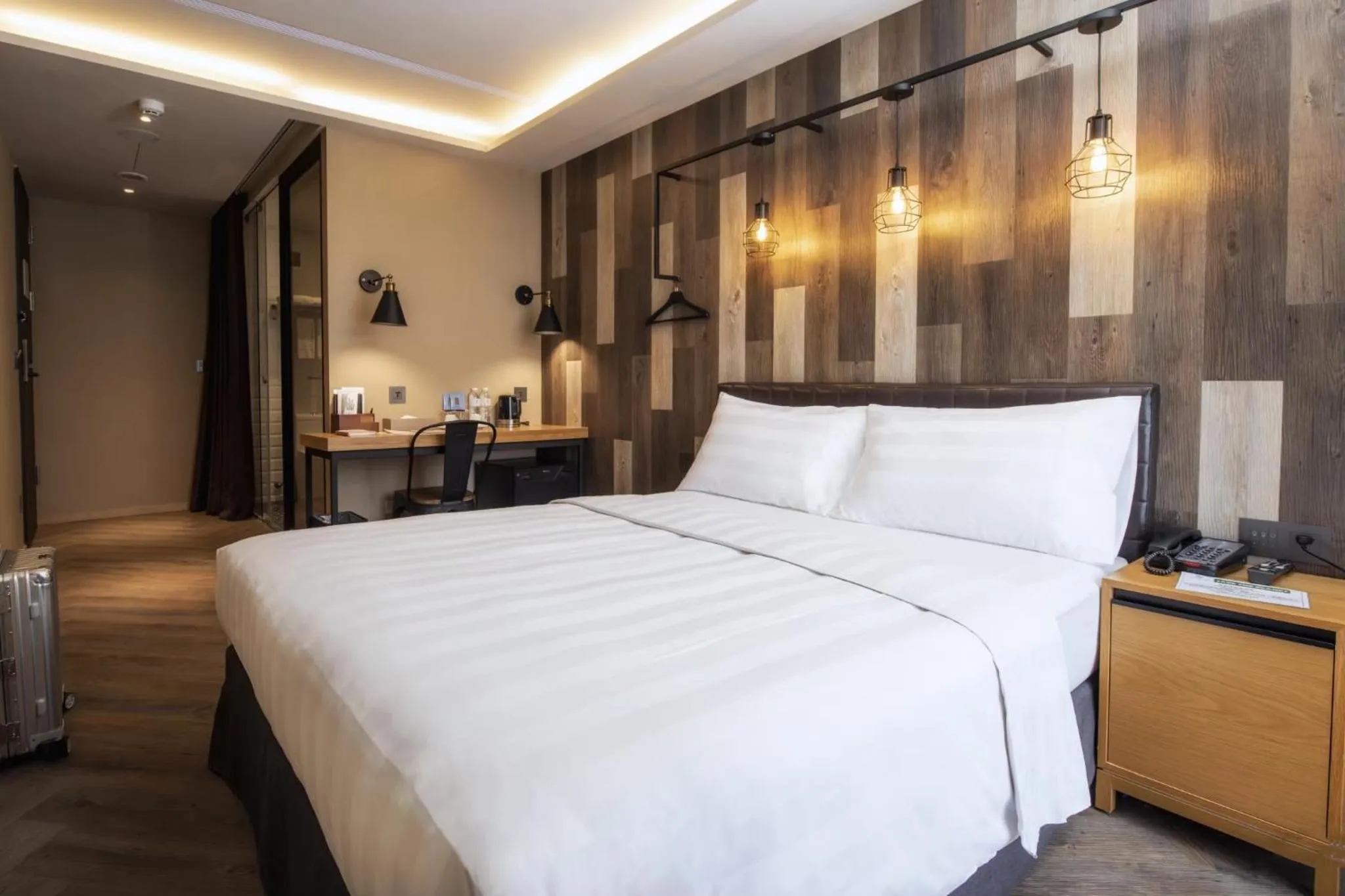 Bedroom, Bed in City Suites - Beimen