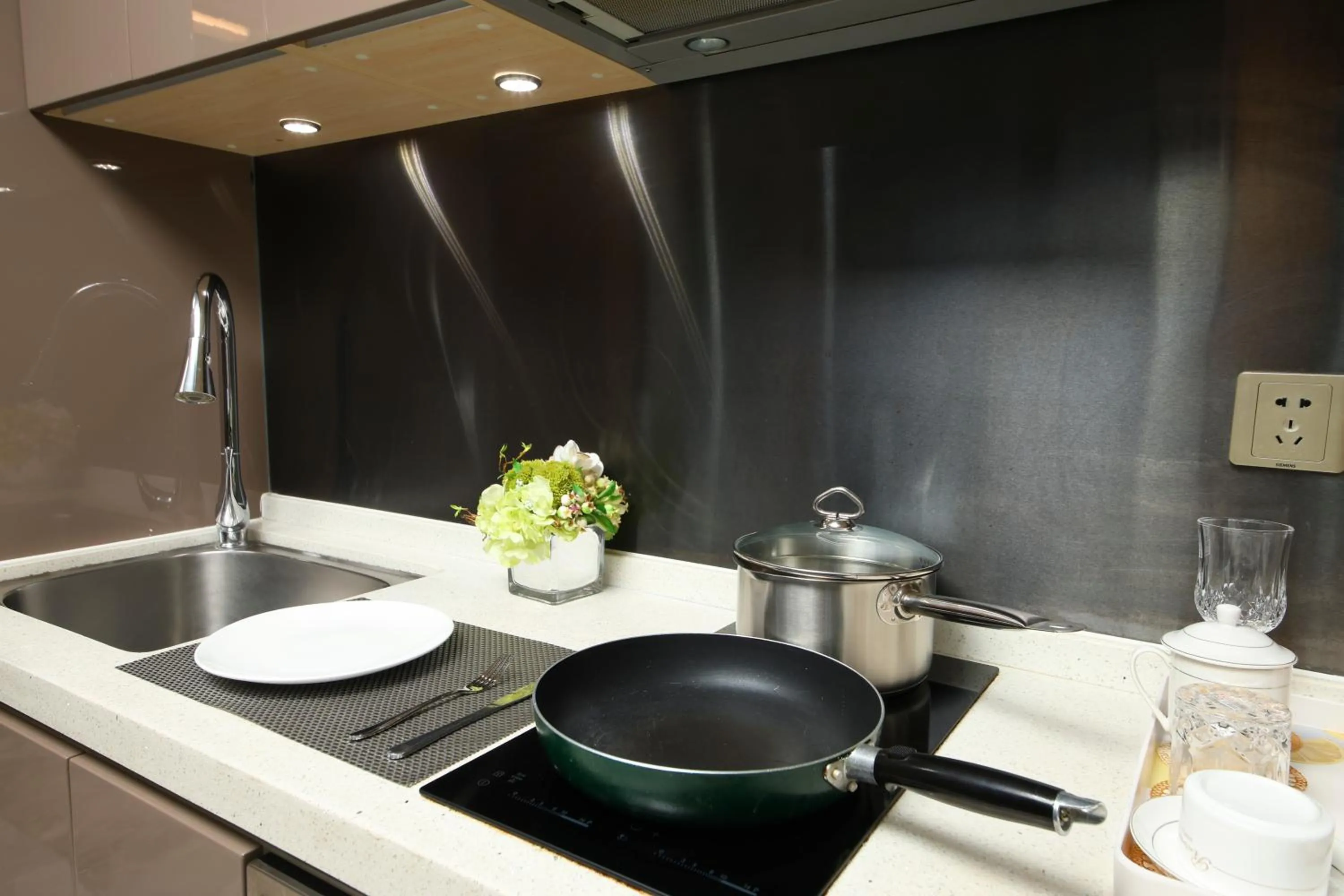 Kitchen or kitchenette in Pengman Beijing Road A-mall Apartment