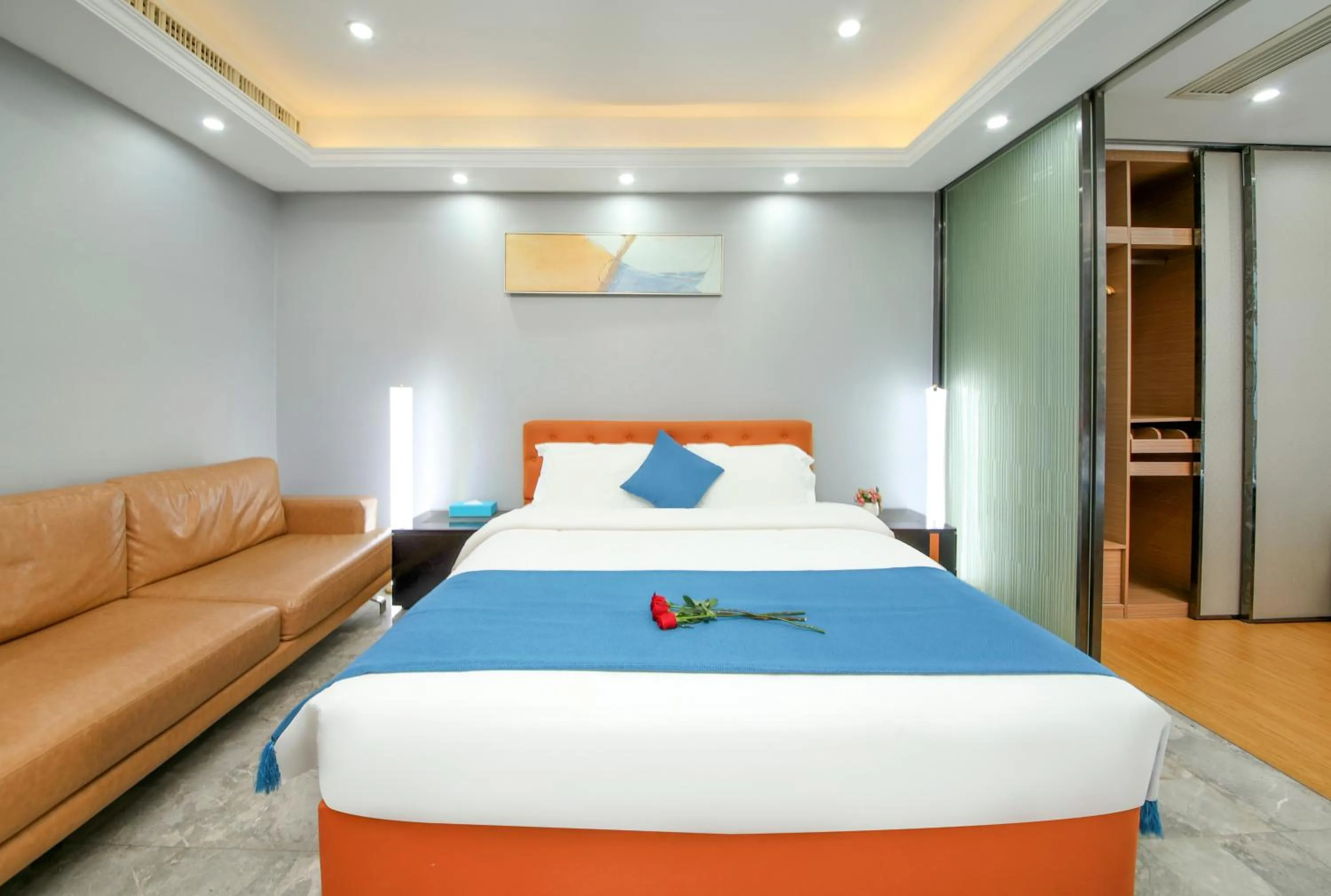 Photo of the whole room, Bed in Pengman Beijing Road A-mall Apartment