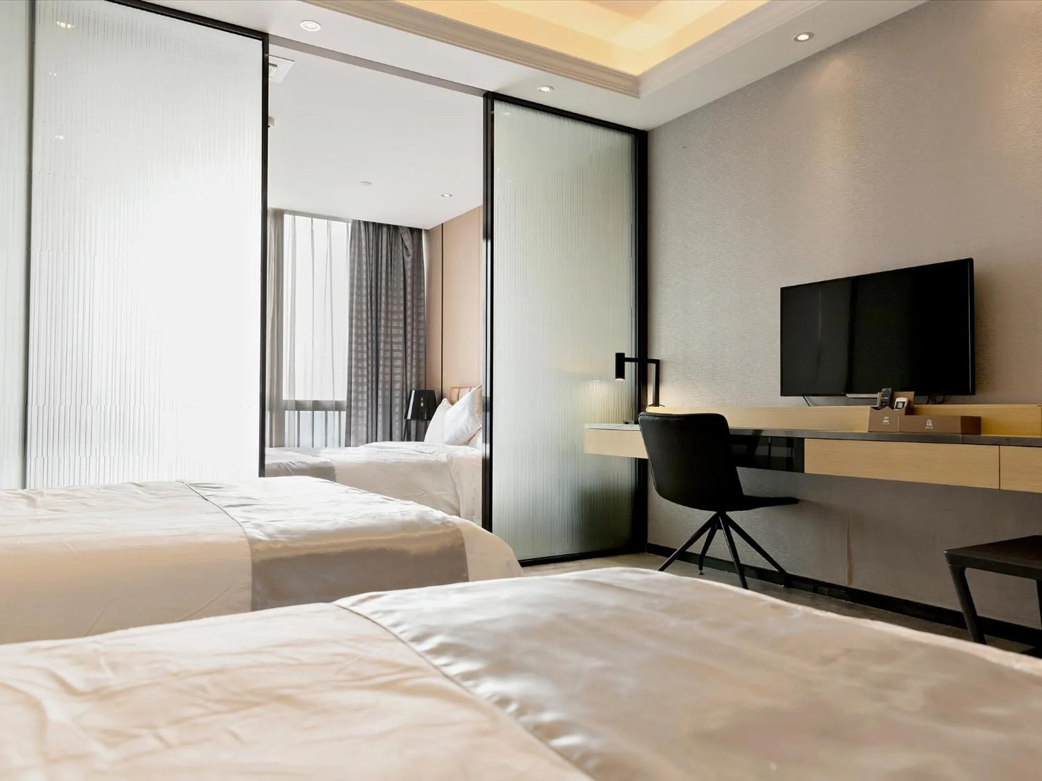 Photo of the whole room, Bed in Pengman Beijing Road A-mall Apartment