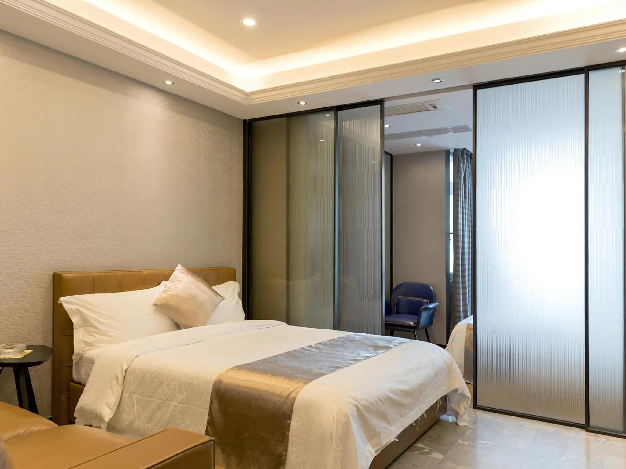 Photo of the whole room, Bed in Pengman Beijing Road A-mall Apartment