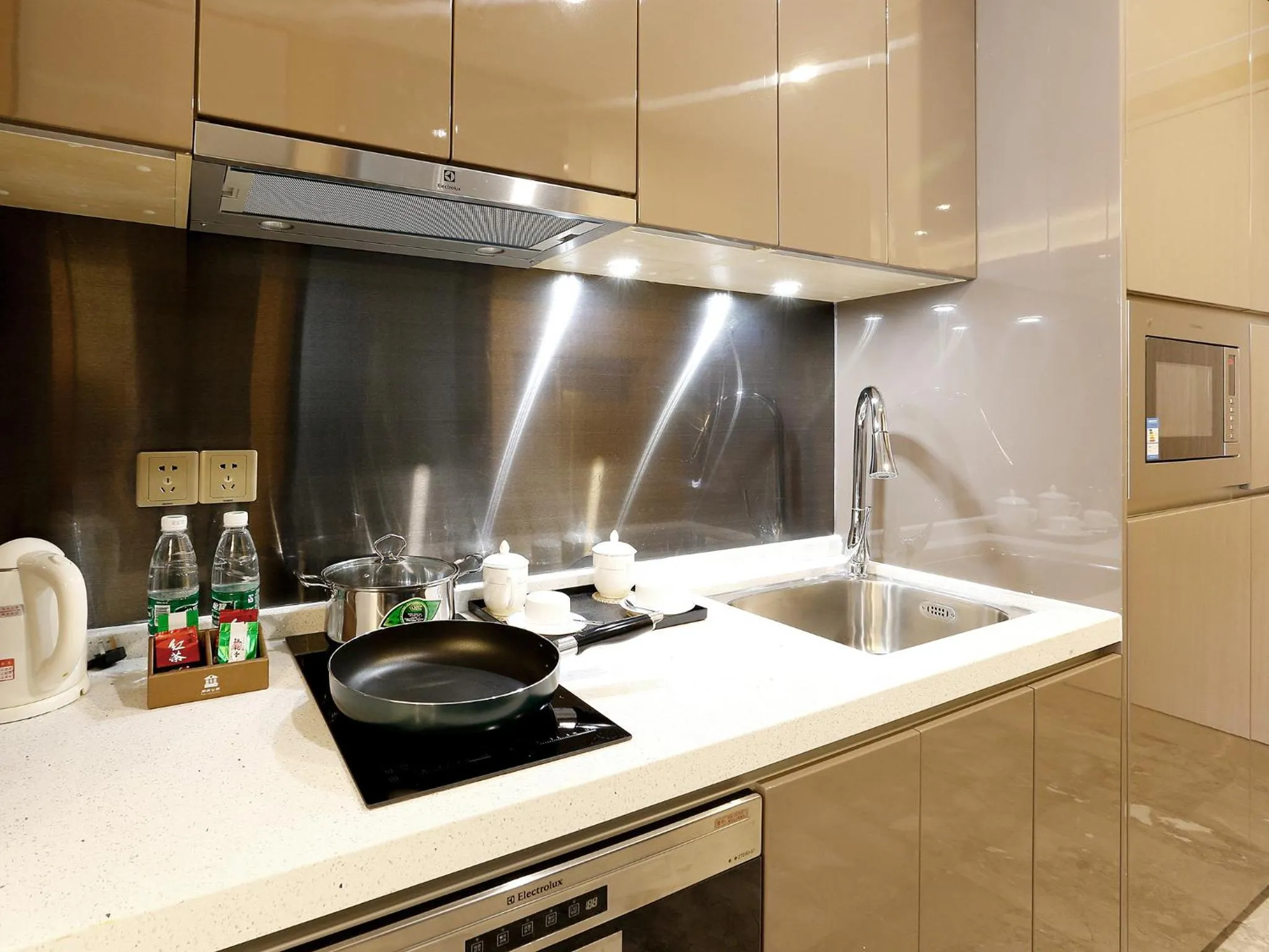 Kitchen or kitchenette in Pengman Beijing Road A-mall Apartment
