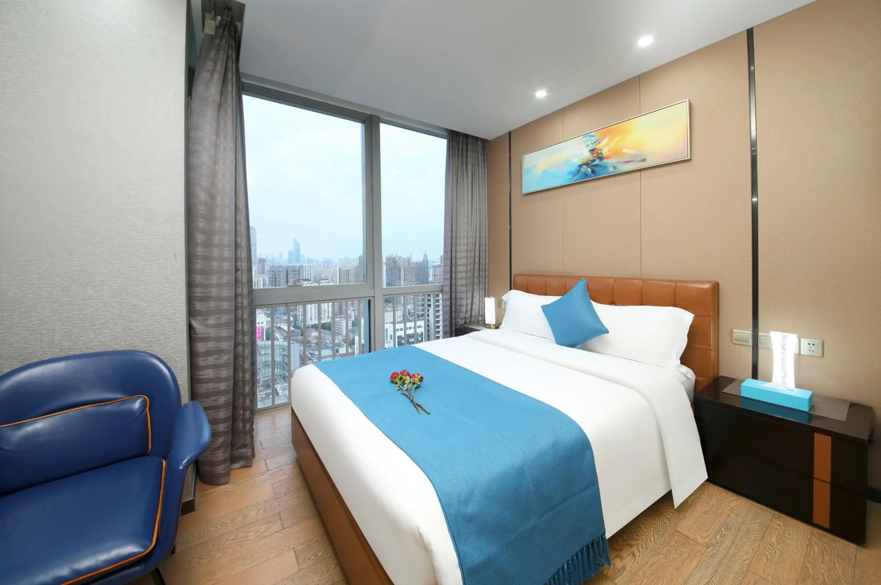 Photo of the whole room, Bed in Pengman Beijing Road A-mall Apartment
