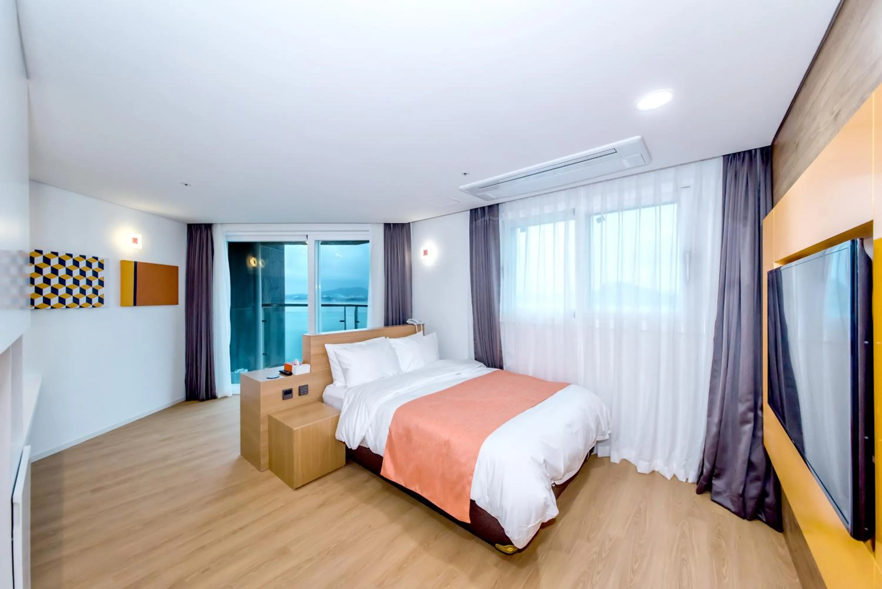 Bedroom, Bed in Co-op City Hotel Seongsan