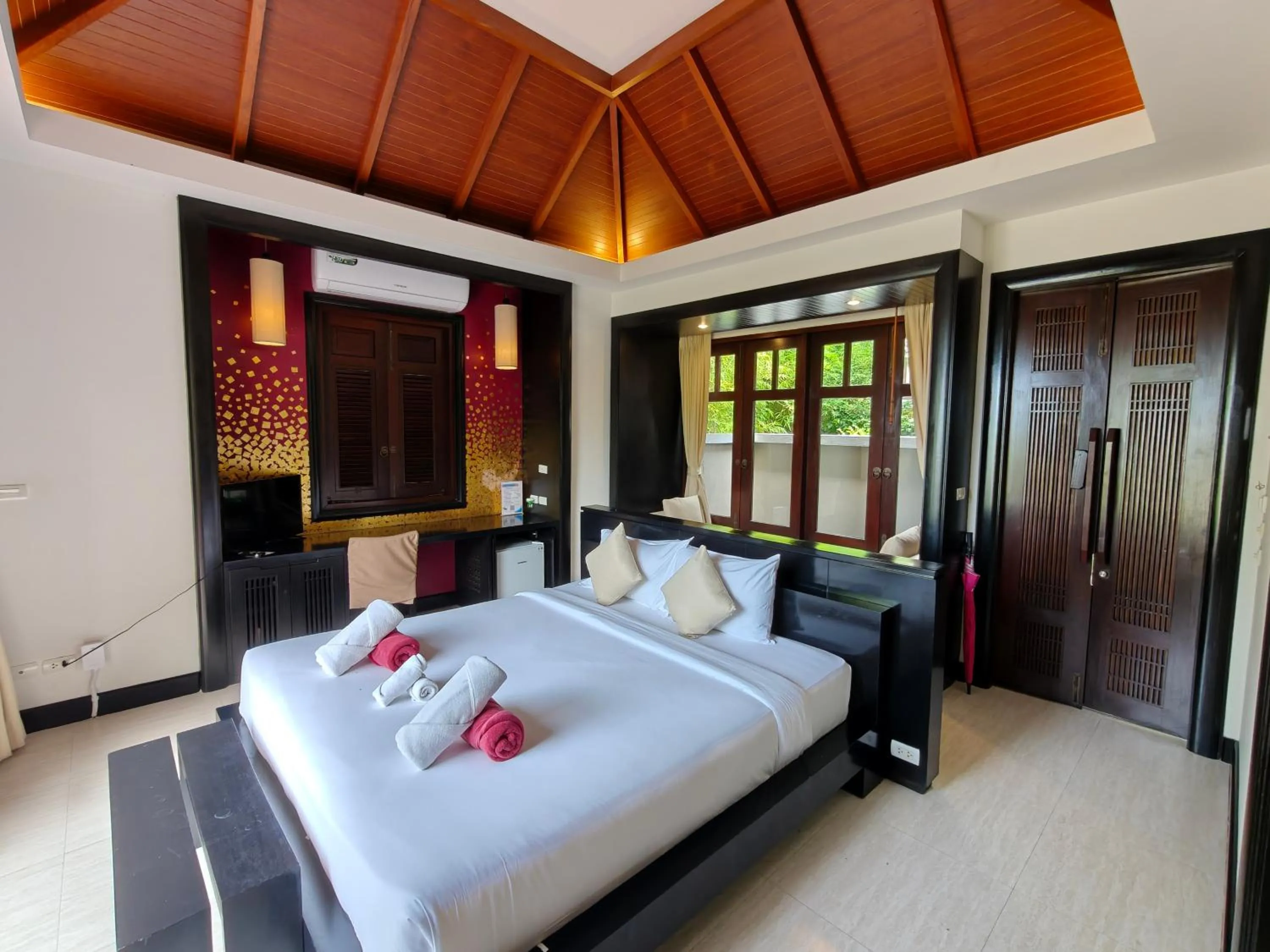 Bed in Bhundhari Resort & Villas Samui